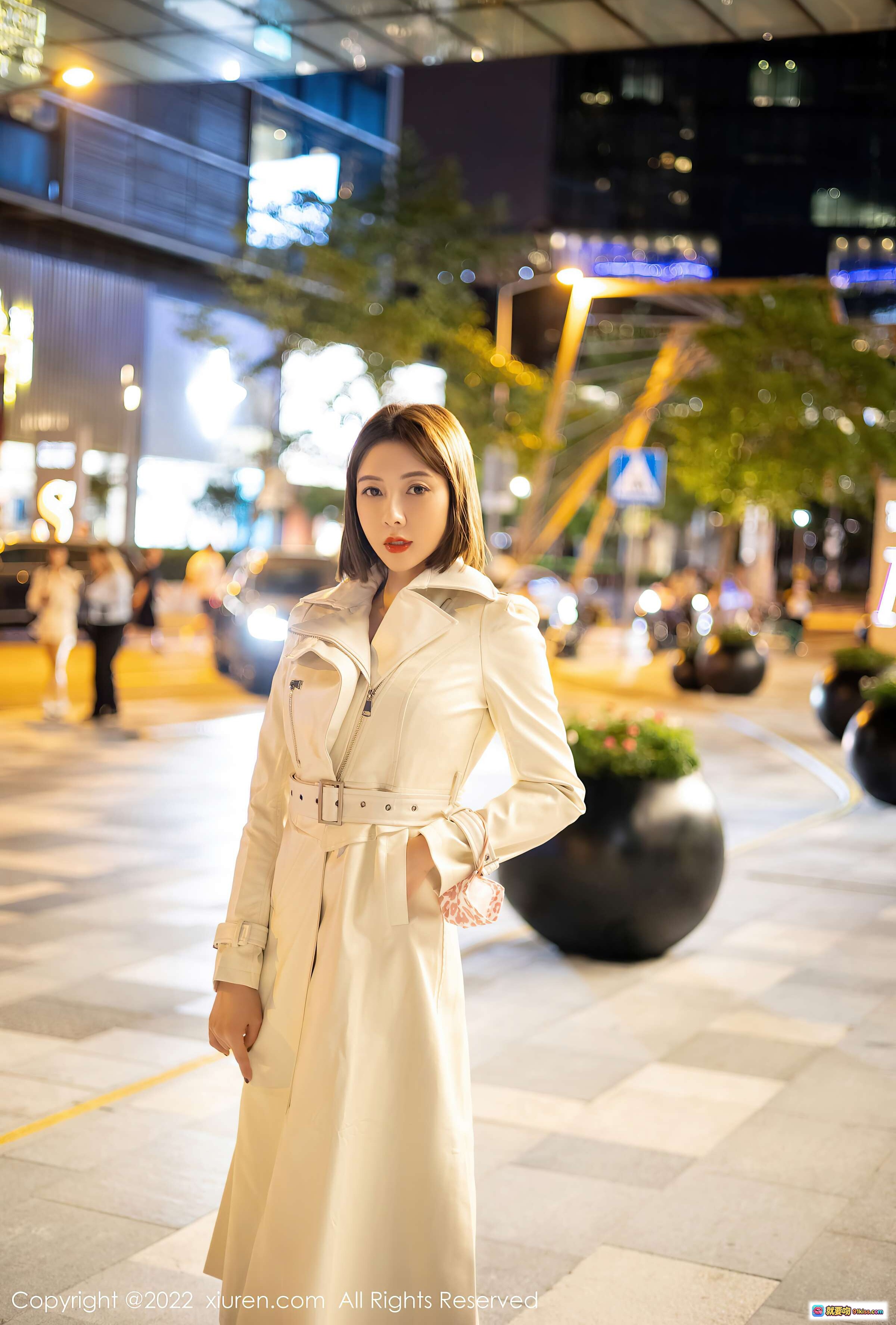 图片[8] - 果儿Victoria青海旅拍夜景街拍 白色风衣长裙优雅写真 XiuRen秀人网NO.4495 2022.01.21 - 就要吻