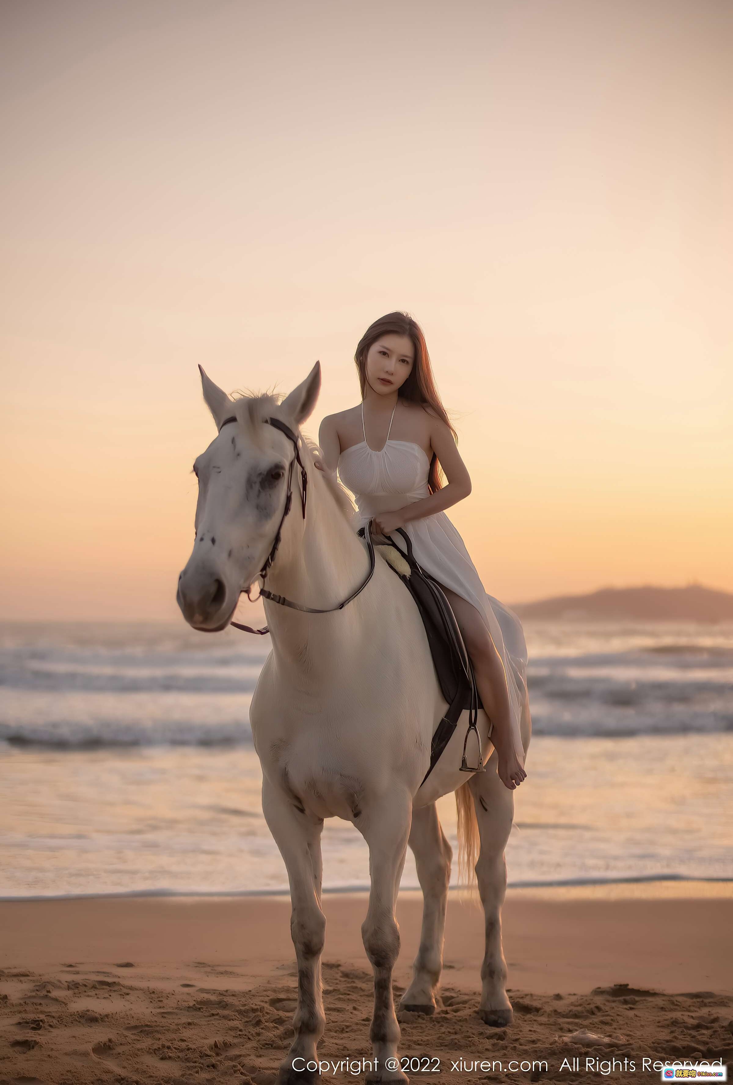 图片[4] - 尹甜甜三亚旅拍白裙骑白马夕阳美景写真 | XiuRen秀人网NO.4448高清人像摄影 - 就要吻