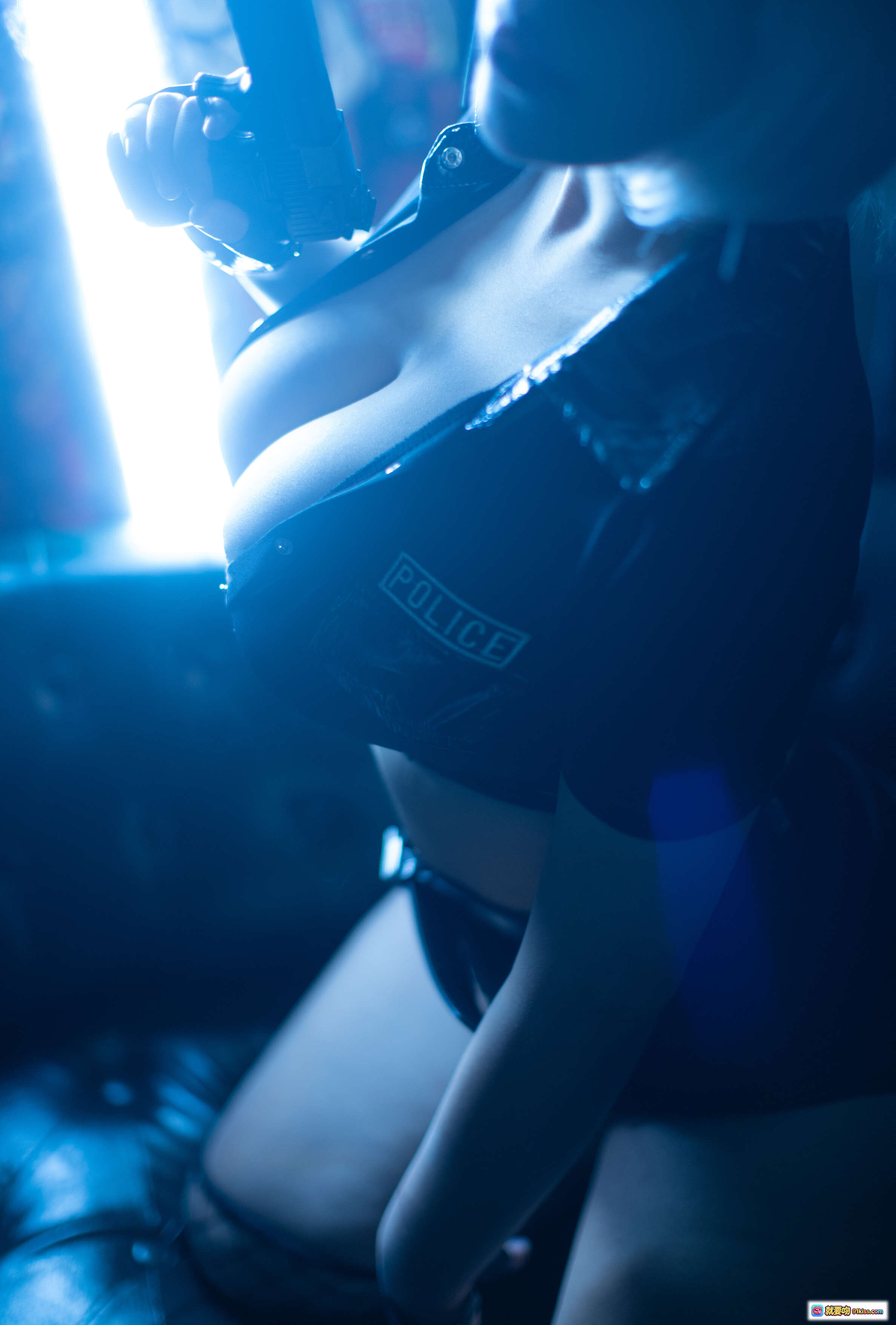 图片[7] - 皮皮奶NO.048&喵零匪警60P写真特辑｜蓝光氛围感美臀特写｜高清私房摄影集 - 就要吻