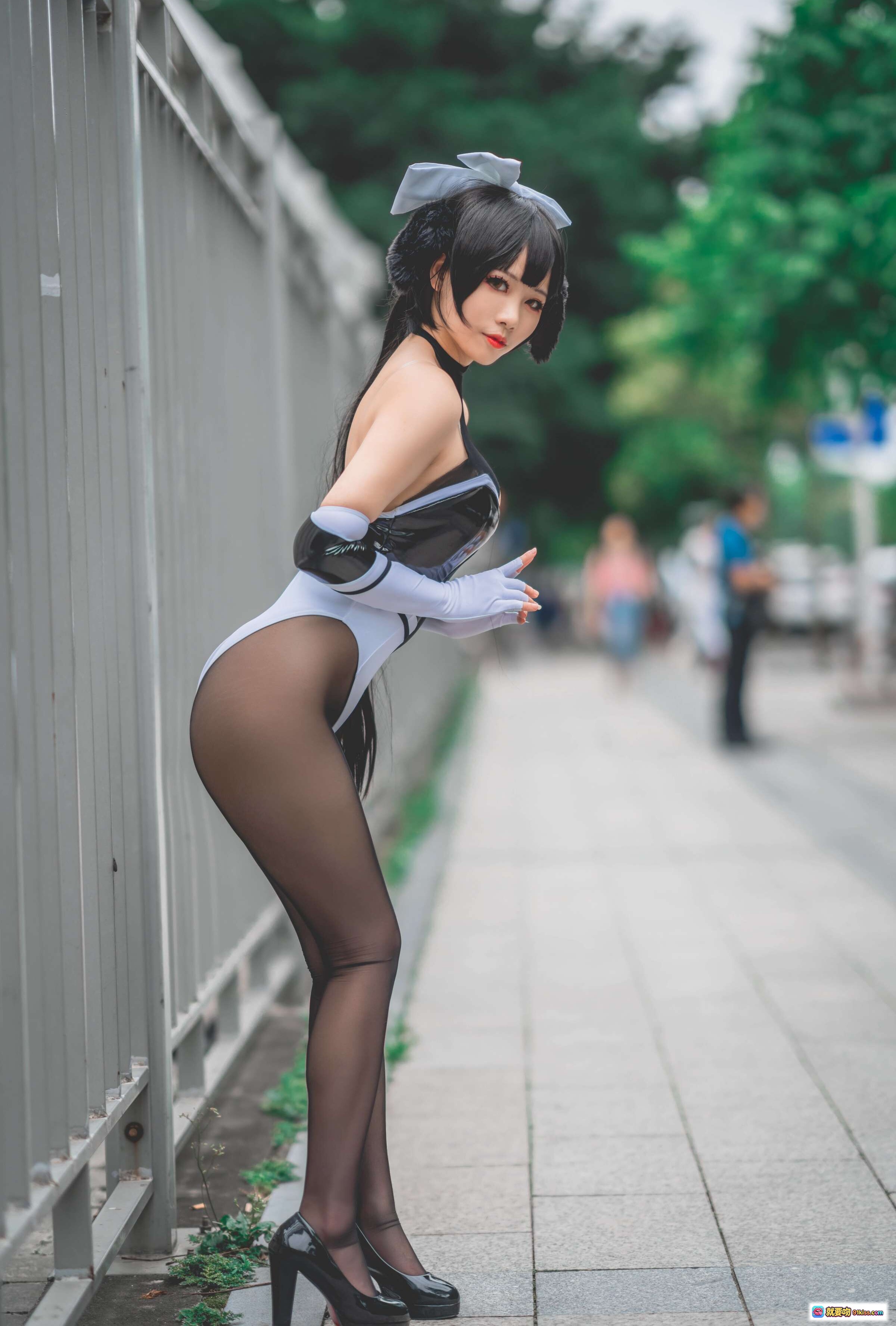 图片[6] - 墨玉-M NO.003 高雄赛车 Cosplay 美女镜前自拍 黑白制服 白蝴蝶结 长手套 黑丝高跟 34P写真 - 就要吻