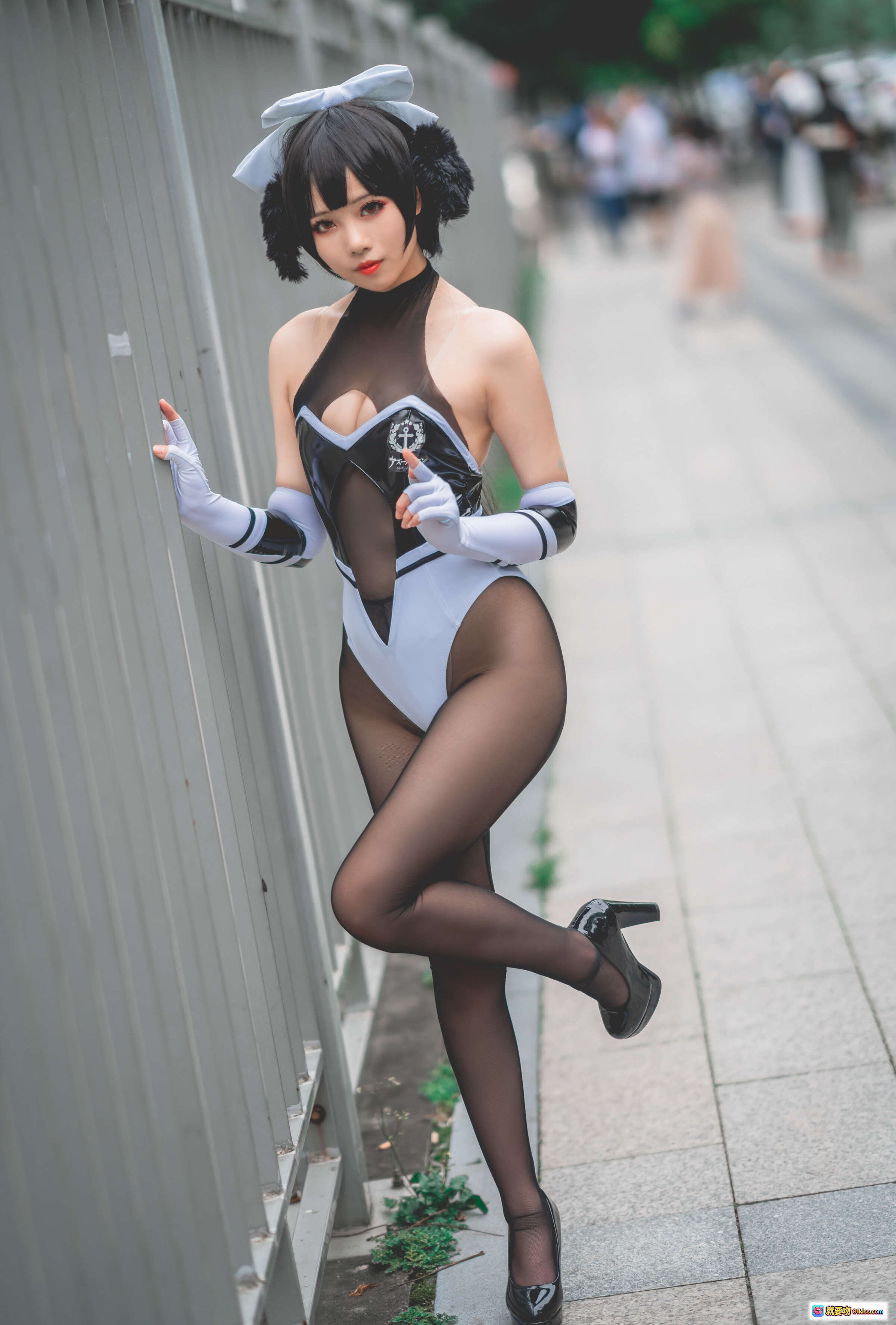 图片[8] - 墨玉-M NO.003 高雄赛车 Cosplay 美女镜前自拍 黑白制服 白蝴蝶结 长手套 黑丝高跟 34P写真 - 就要吻