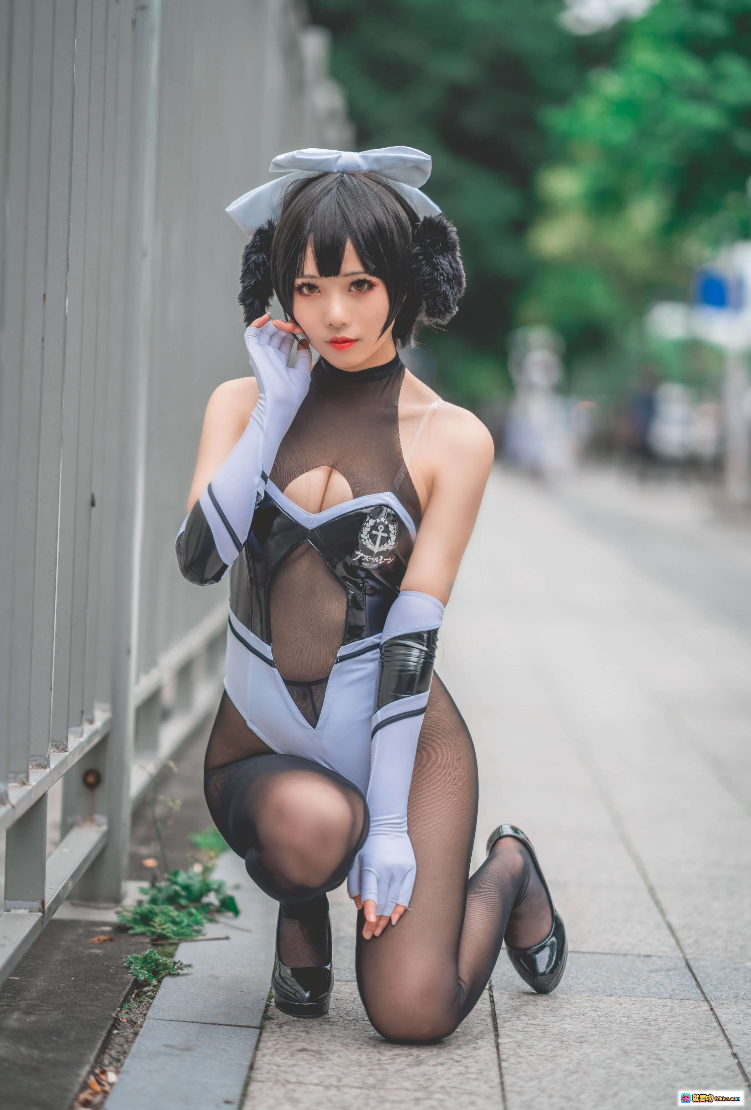 图片[10] - 墨玉-M NO.003 高雄赛车 Cosplay 美女镜前自拍 黑白制服 白蝴蝶结 长手套 黑丝高跟 34P写真 - 就要吻