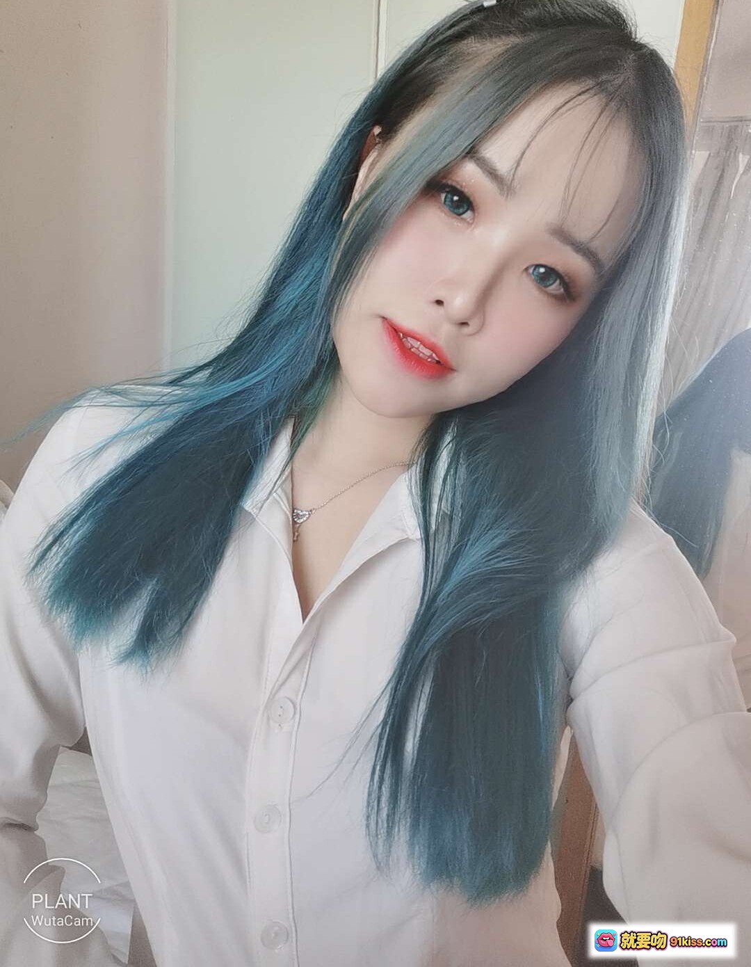 图片[8] - 花リリ(Plant Lily) NO.010 自拍写真集｜蓝发少女白衬衫清新风格30P高清美图 - 就要吻