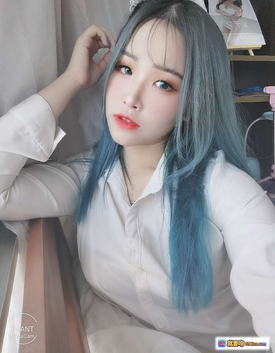 图片[2] - 花リリ(Plant Lily) NO.010 自拍写真集｜蓝发少女白衬衫清新风格30P高清美图 - 就要吻