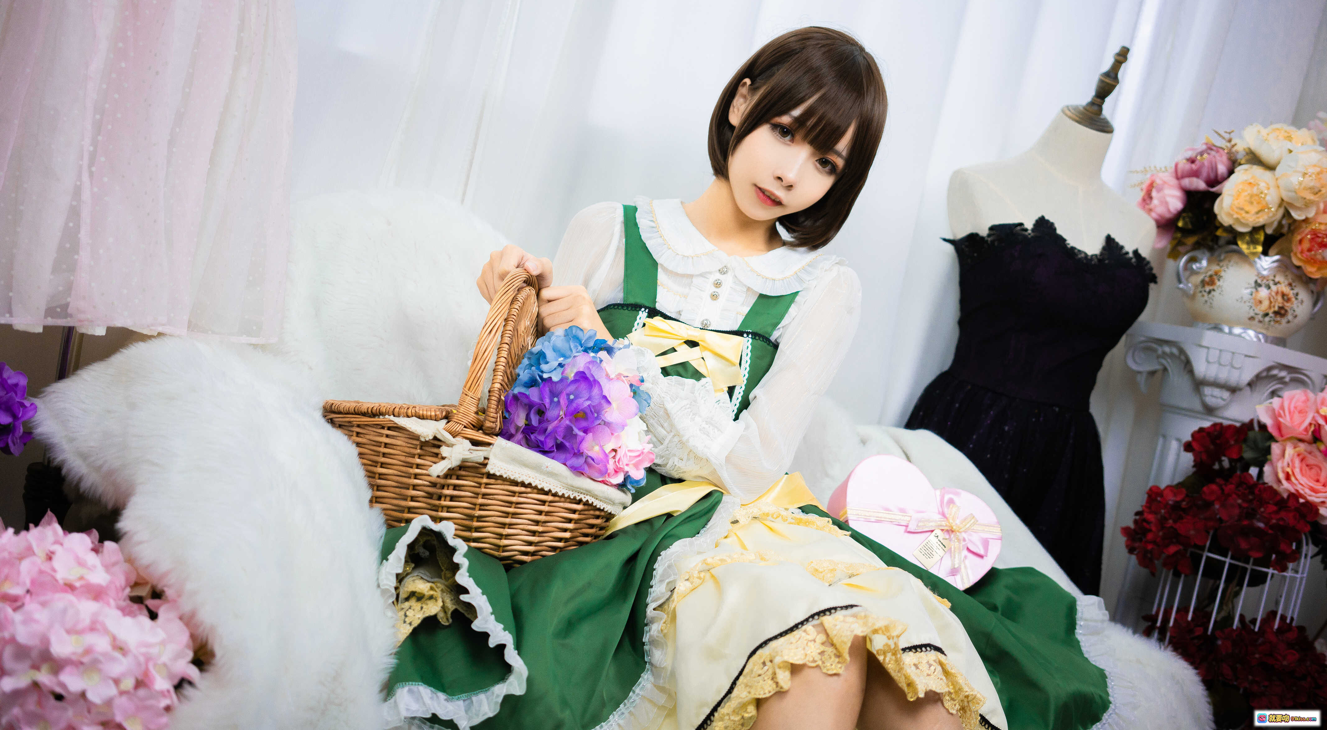 图片[1] - Momoko葵葵 NO.003 陆乃 绿白洛丽塔裙装 花篮鲜花 甜美少女写真 摄影棚布景 10P高清图集 - 就要吻