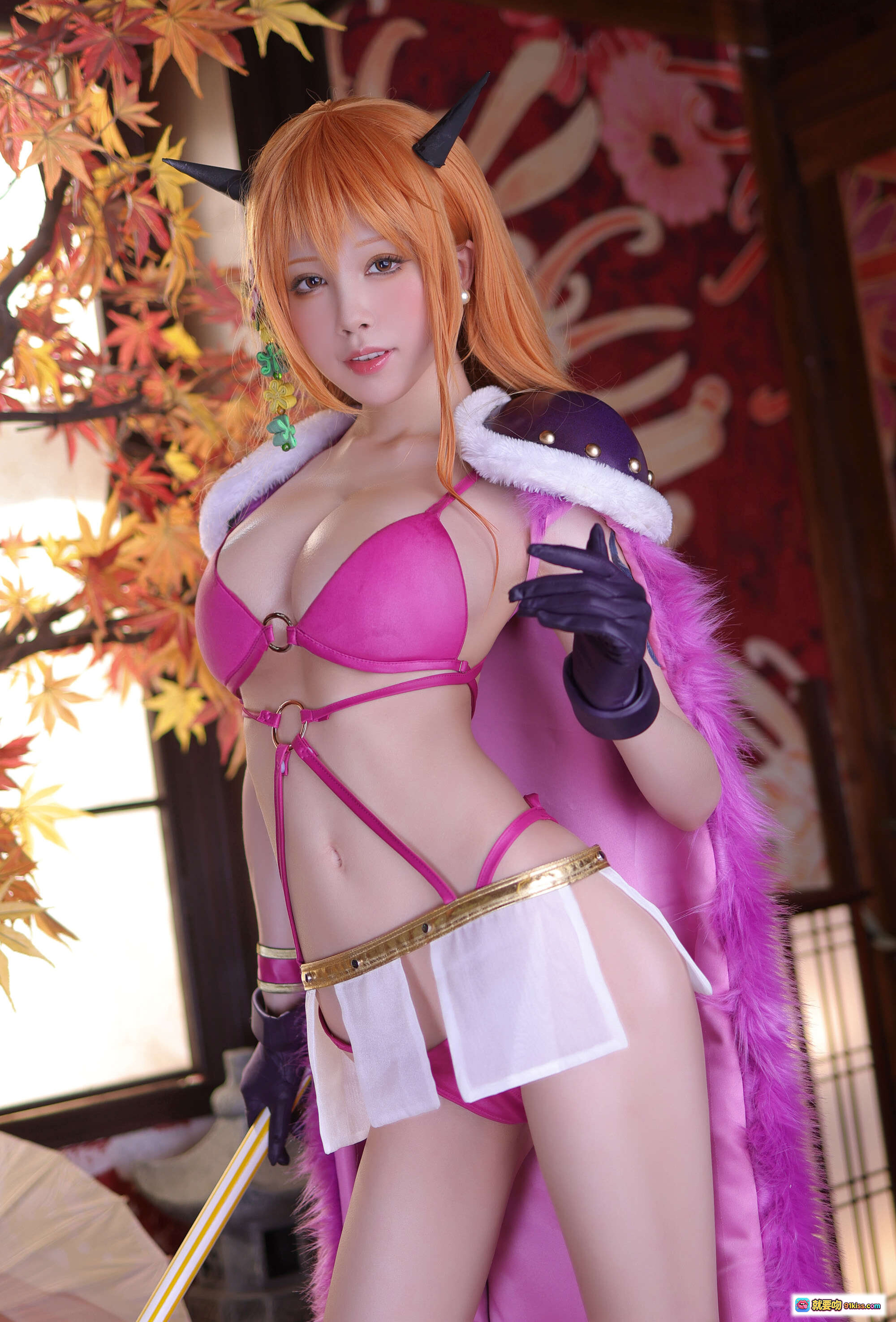 图片[6] - 水淼aqua NO.102 海贼王娜美cosplay 粉色比基尼恶魔角紫毛披风持杖写真 122P高清图集 - 就要吻