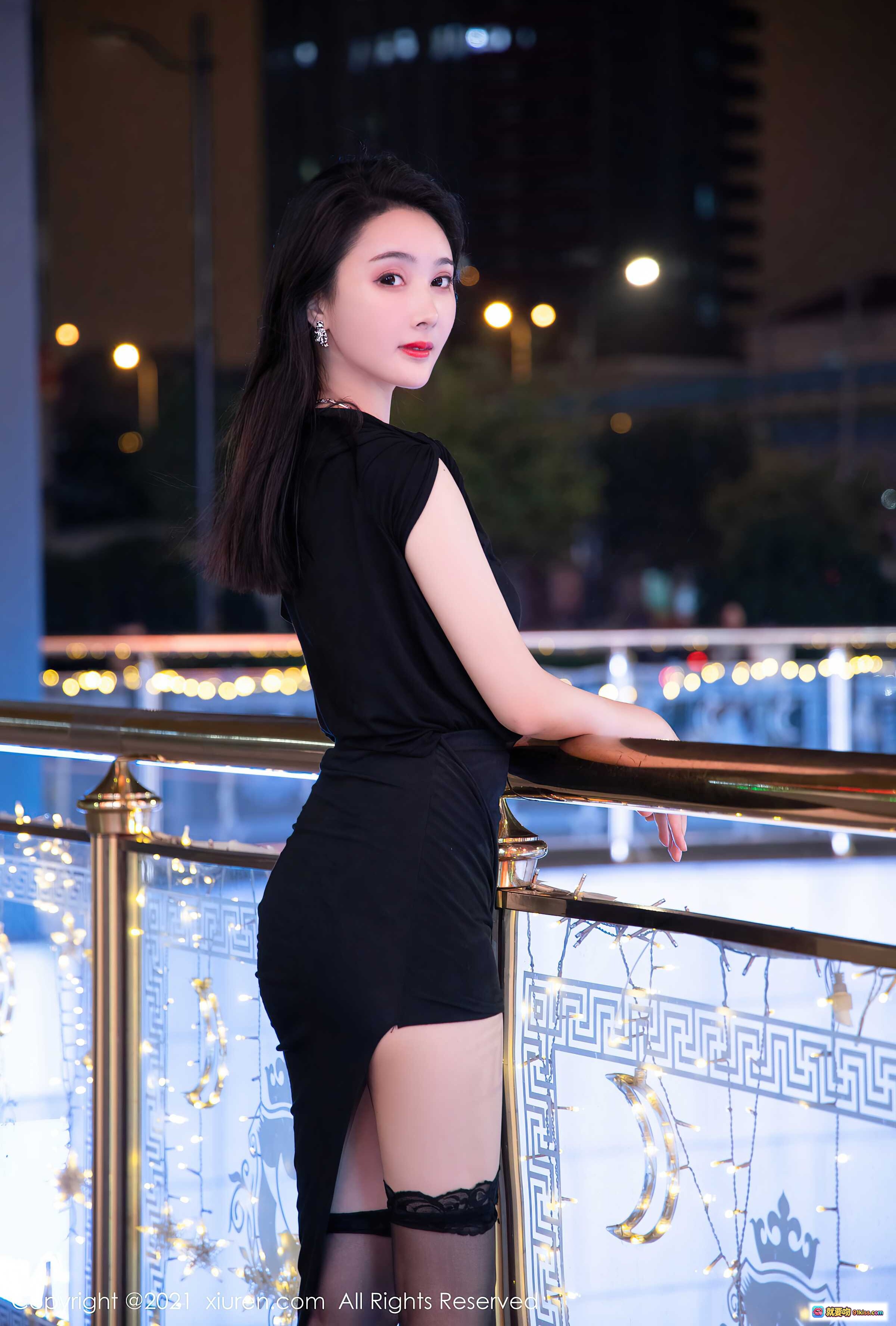图片[4] - XiuRen秀人网2021.12.29 NO.4400 summer宝宝清纯美腿黑裙高跟丝袜夜景街拍写真 - 就要吻