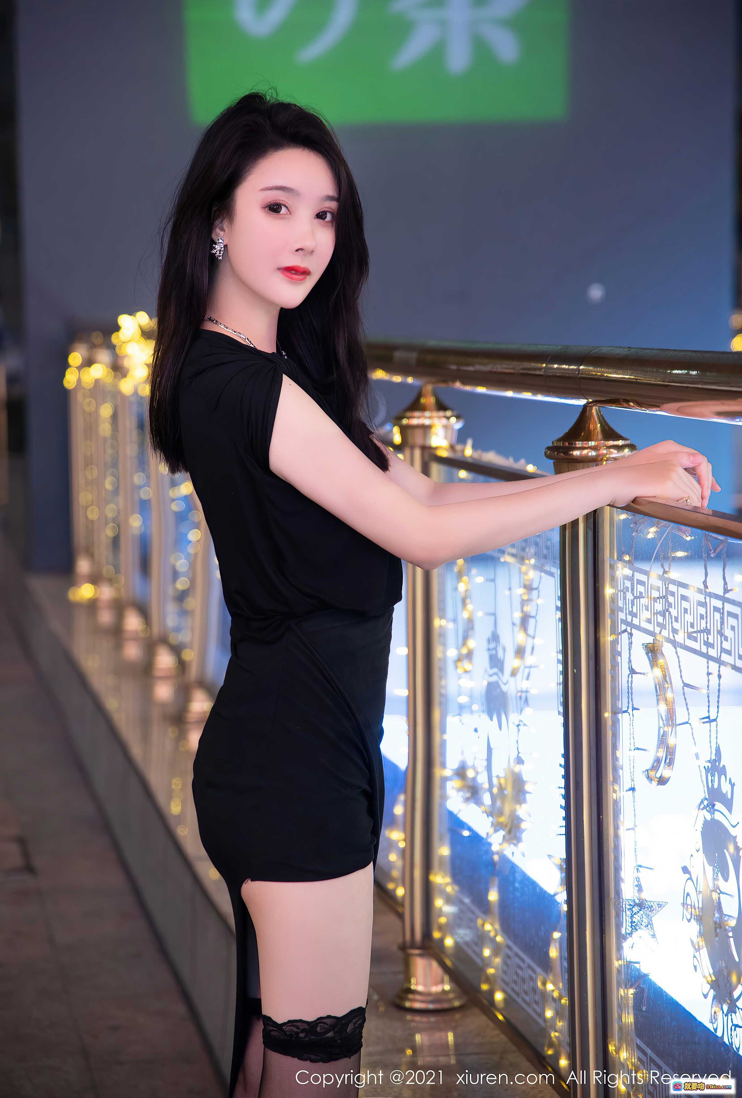 图片[3] - XiuRen秀人网2021.12.29 NO.4400 summer宝宝清纯美腿黑裙高跟丝袜夜景街拍写真 - 就要吻