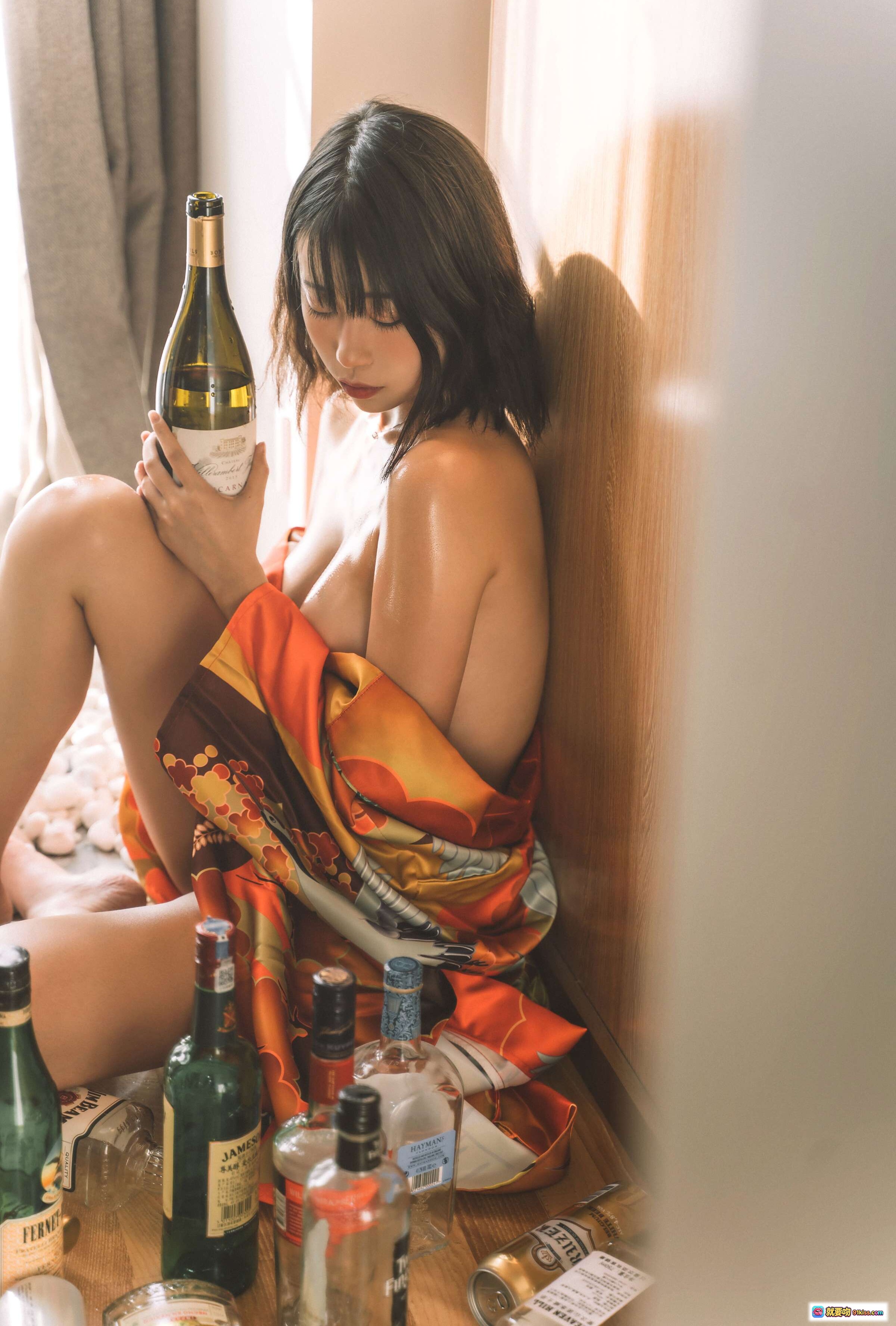 图片[6] - 奈汐酱NO.020消愁写真｜湿发背影持罐饮料｜日系和风浴衣性感私房照 - 就要吻