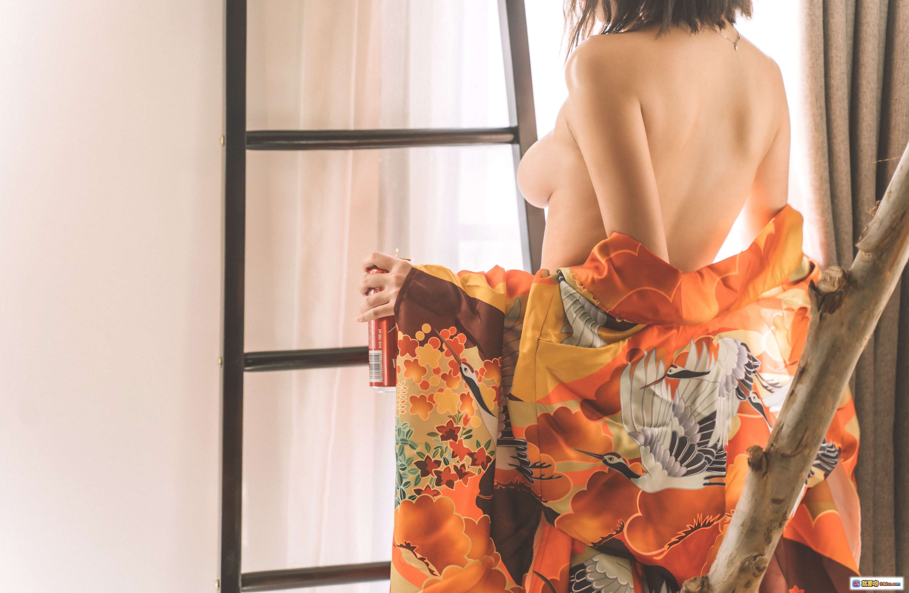 图片[9] - 奈汐酱NO.020消愁写真｜湿发背影持罐饮料｜日系和风浴衣性感私房照 - 就要吻