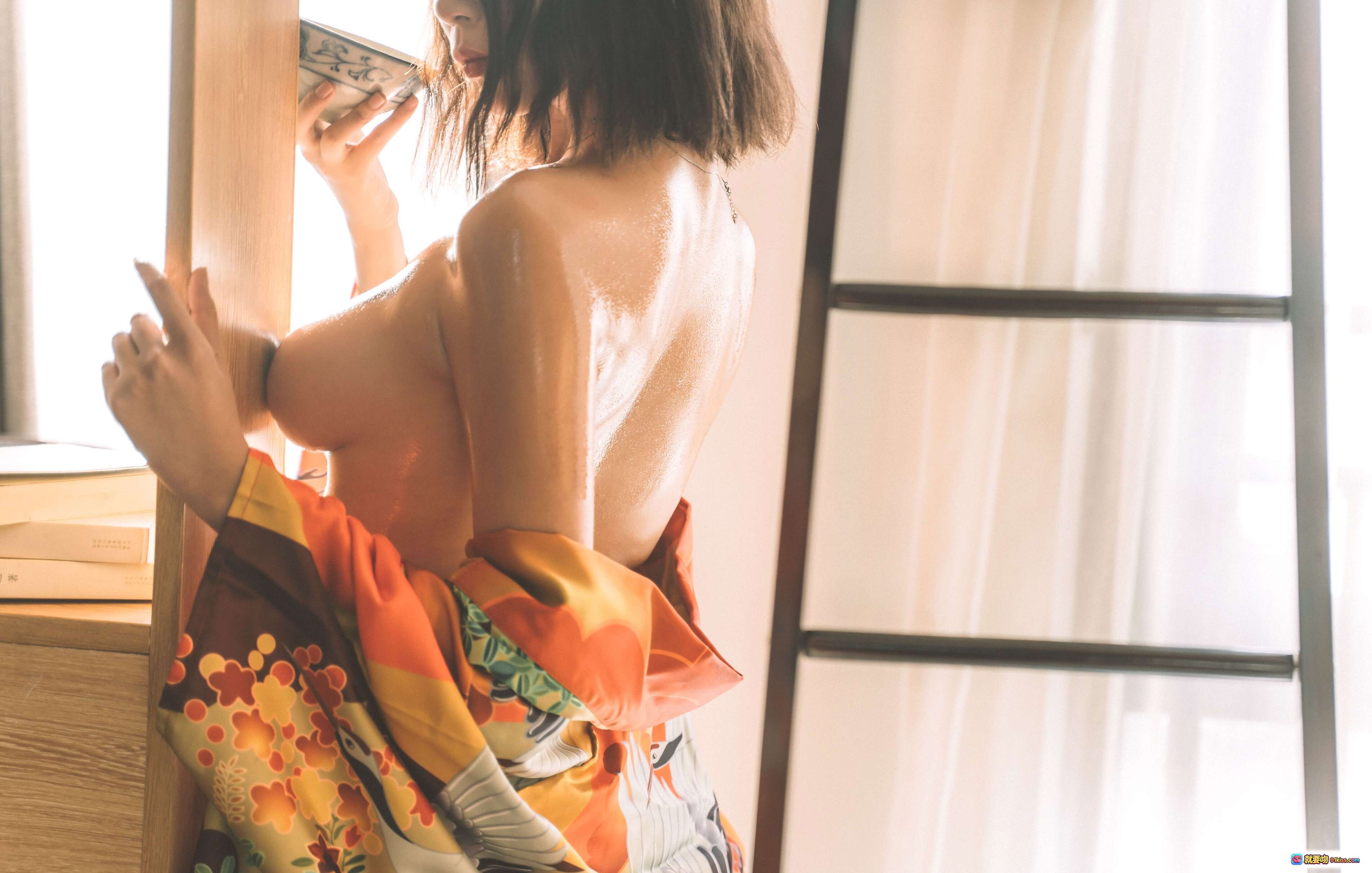图片[5] - 奈汐酱NO.020消愁写真｜湿发背影持罐饮料｜日系和风浴衣性感私房照 - 就要吻