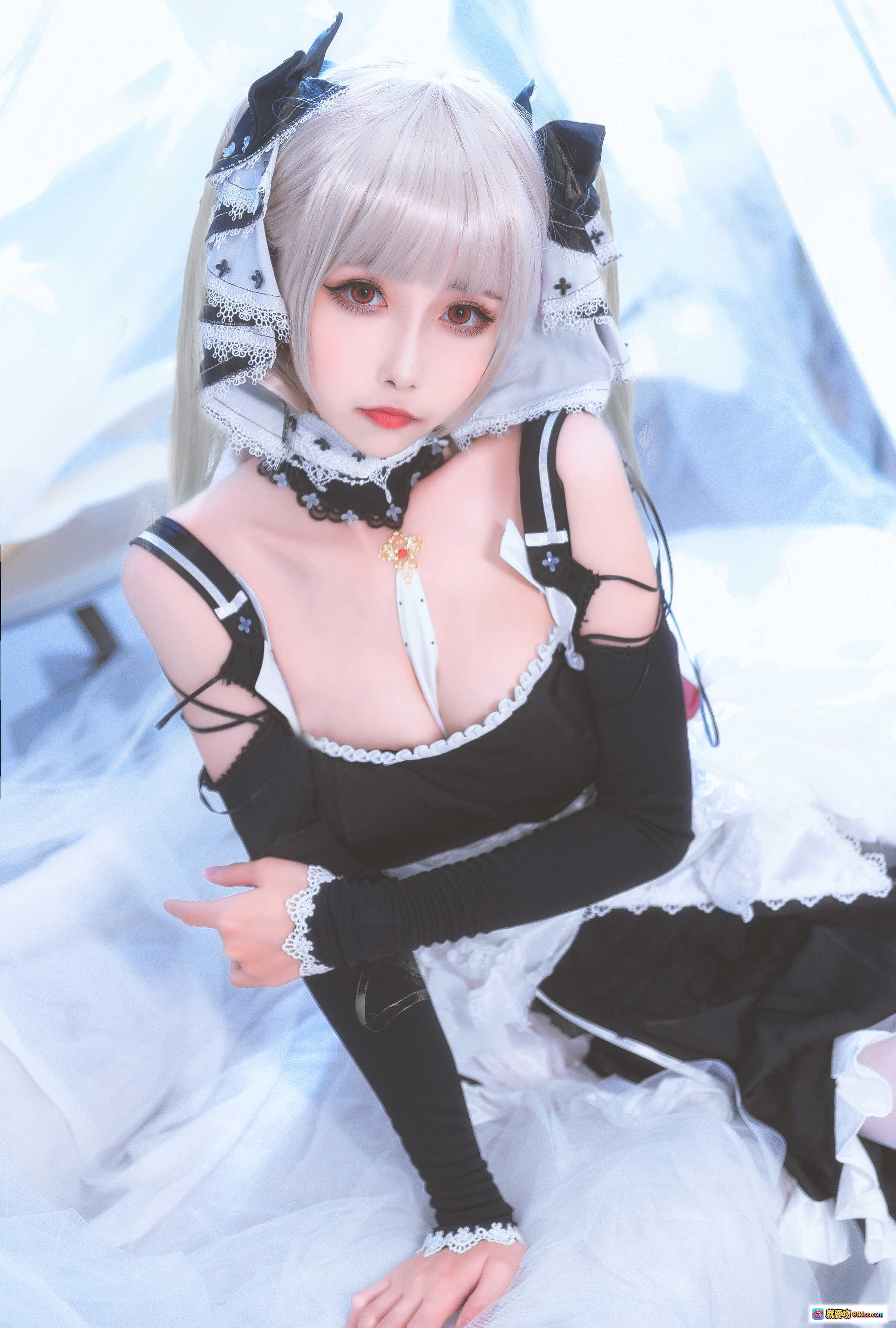 图片[7] - Momoko葵葵NO.005可畏Cosplay写真｜银发双马尾黑裙女仆装｜蕾丝蝴蝶结白丝美腿｜精致妆容甜酷风格｜9P高清图集 - 就要吻