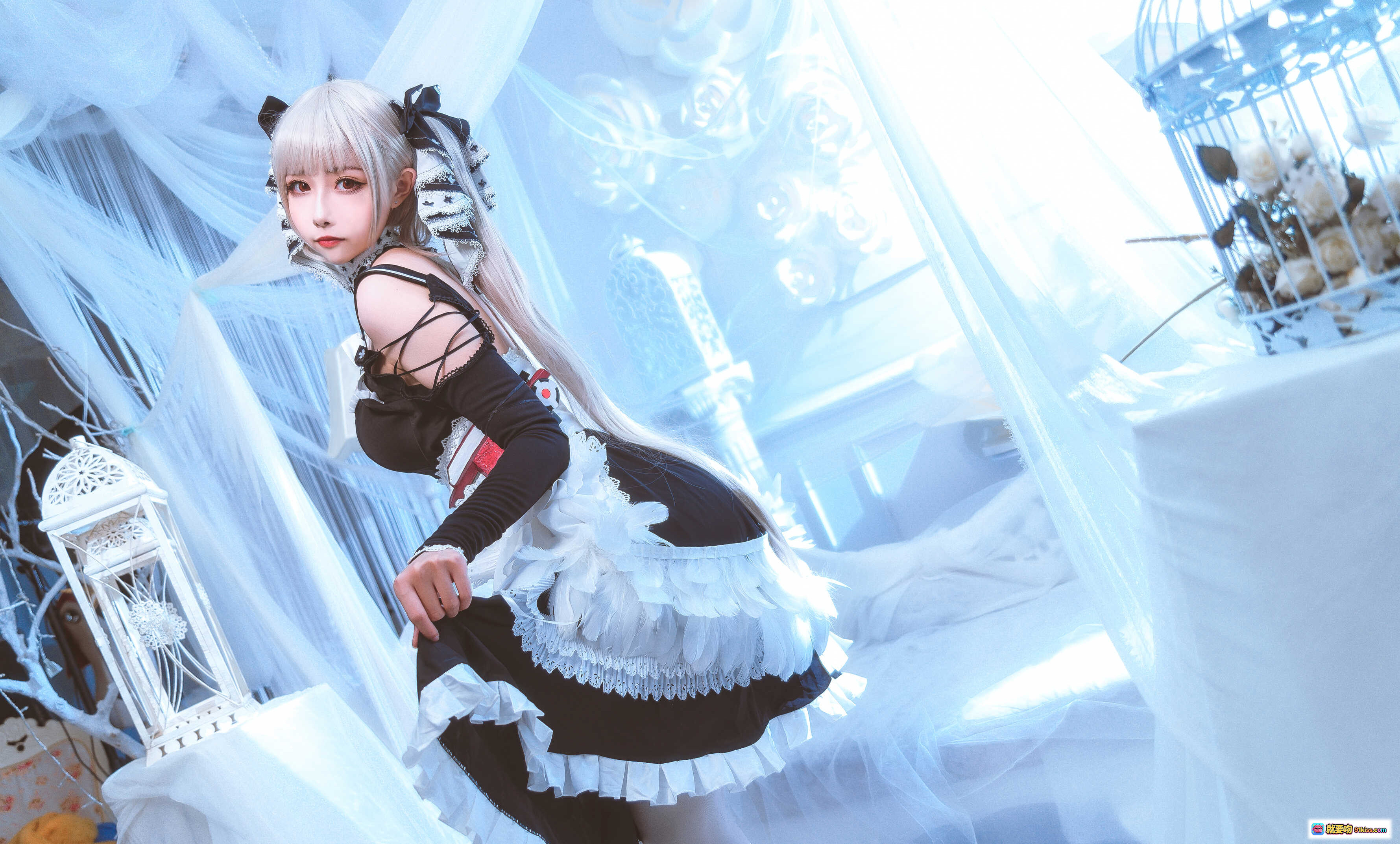 图片[4] - Momoko葵葵NO.005可畏Cosplay写真｜银发双马尾黑裙女仆装｜蕾丝蝴蝶结白丝美腿｜精致妆容甜酷风格｜9P高清图集 - 就要吻