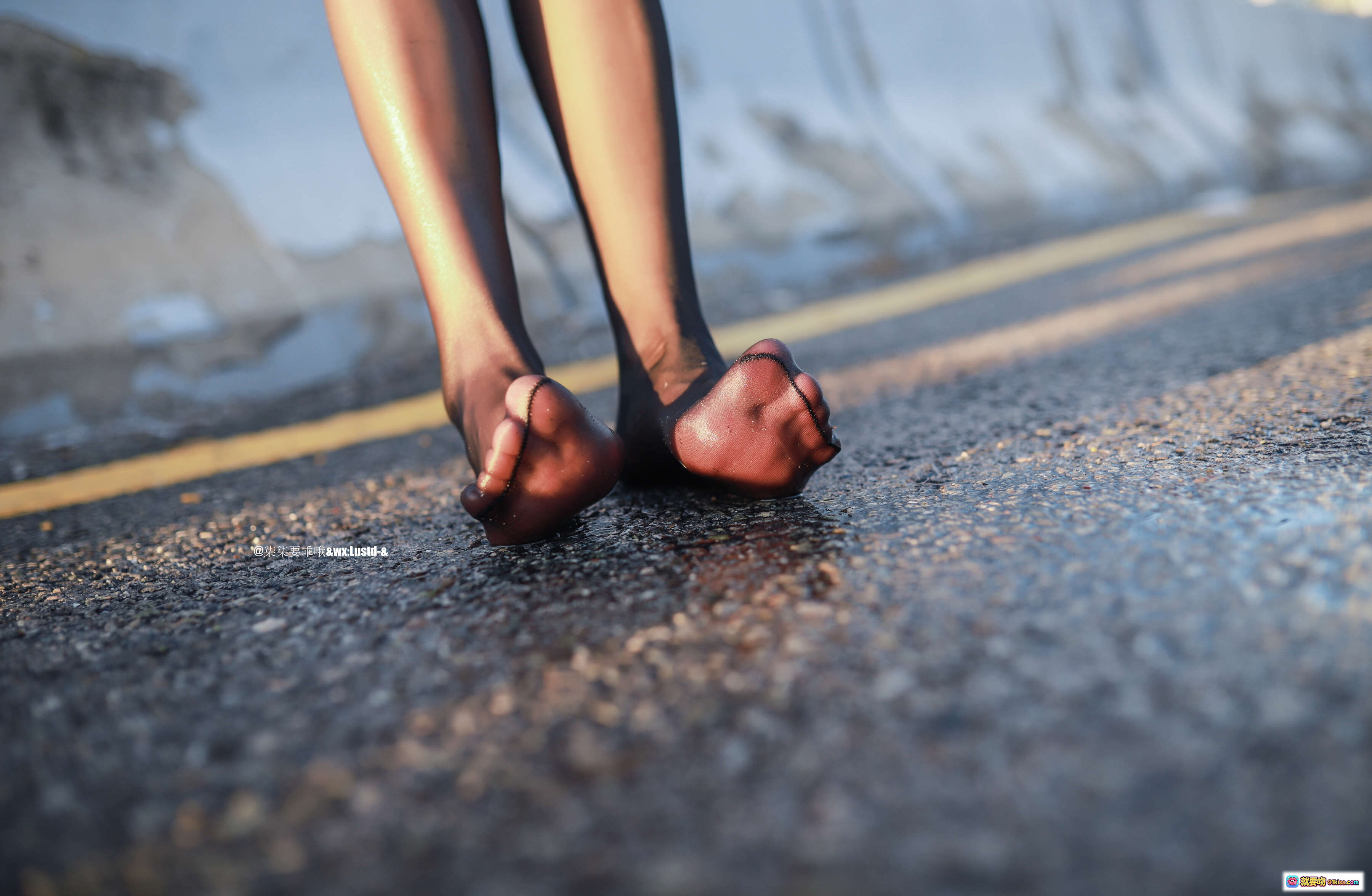 图片[5] - 午后JK少女黑丝美腿写真｜校服格裙搭配黑色丝袜街拍风｜柒柒要乖哦NO.002高清图集 - 就要吻