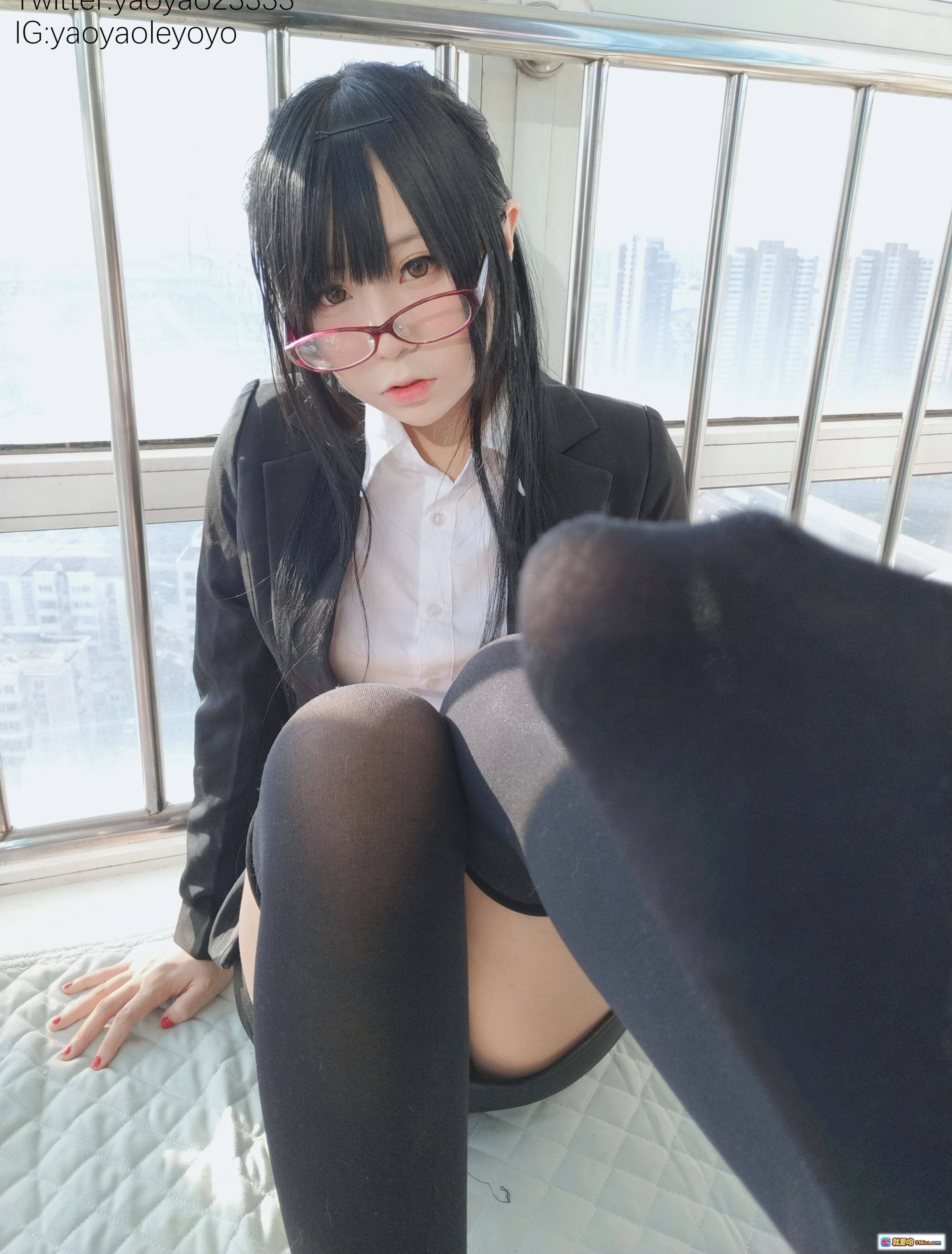 图片[9] - 摇摇乐yoyo NO.056 VOL.34 108P 黑发眼镜OL制服写真 窗边自然光美少女 Cosplay 时尚职场风 清新甜美风格 - 就要吻