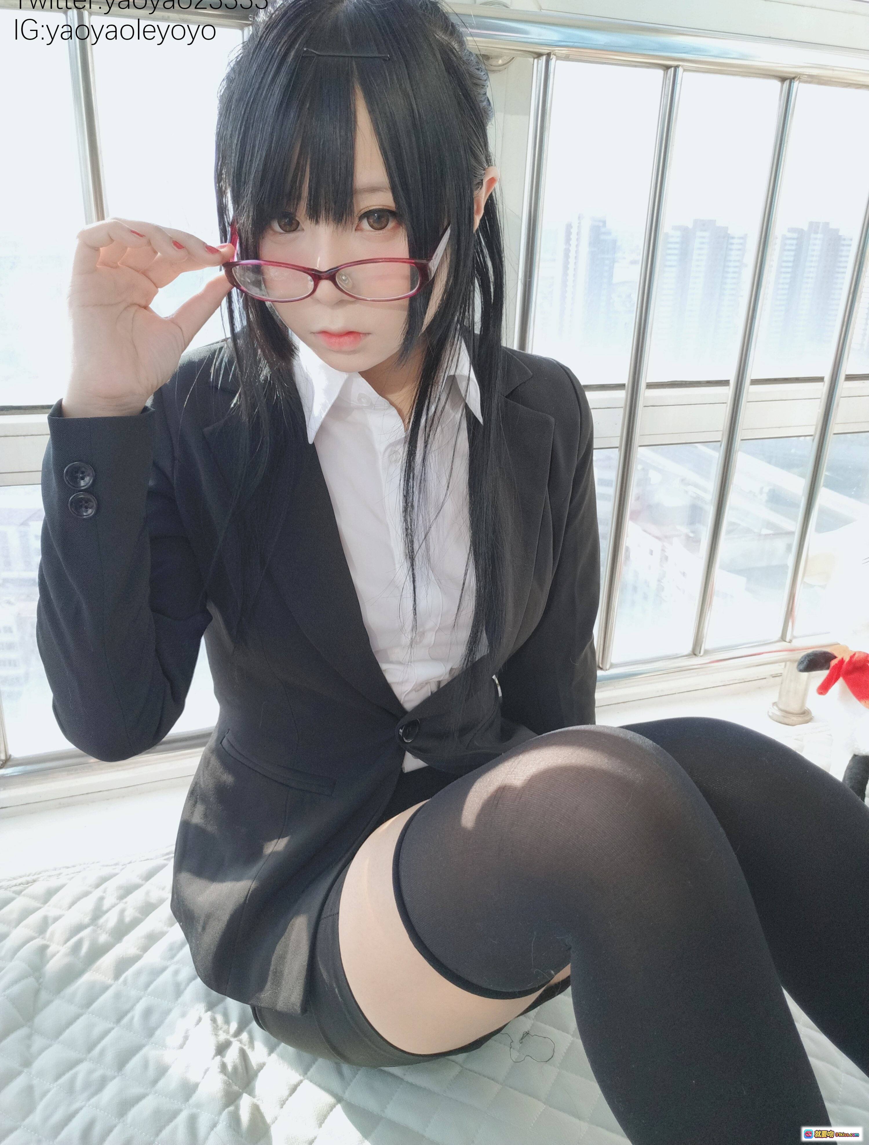 图片[10] - 摇摇乐yoyo NO.056 VOL.34 108P 黑发眼镜OL制服写真 窗边自然光美少女 Cosplay 时尚职场风 清新甜美风格 - 就要吻