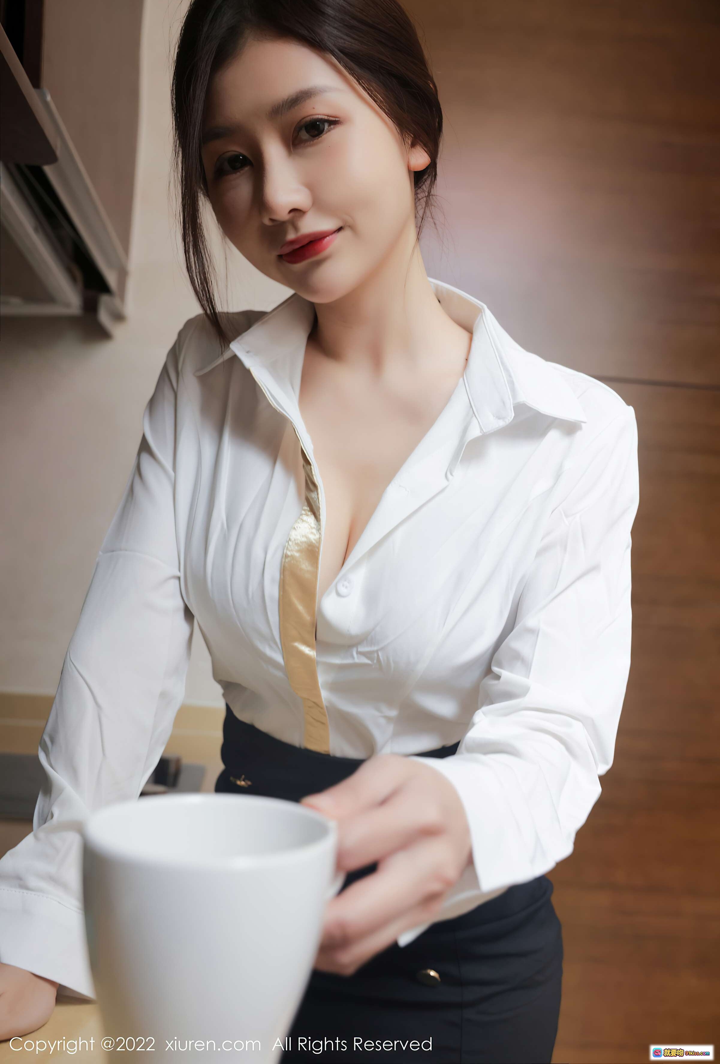 图片[7] - 尹甜甜三亚旅拍写真｜热带花园别墅入口手持欢迎卡｜清新自然风人像摄影 - 就要吻