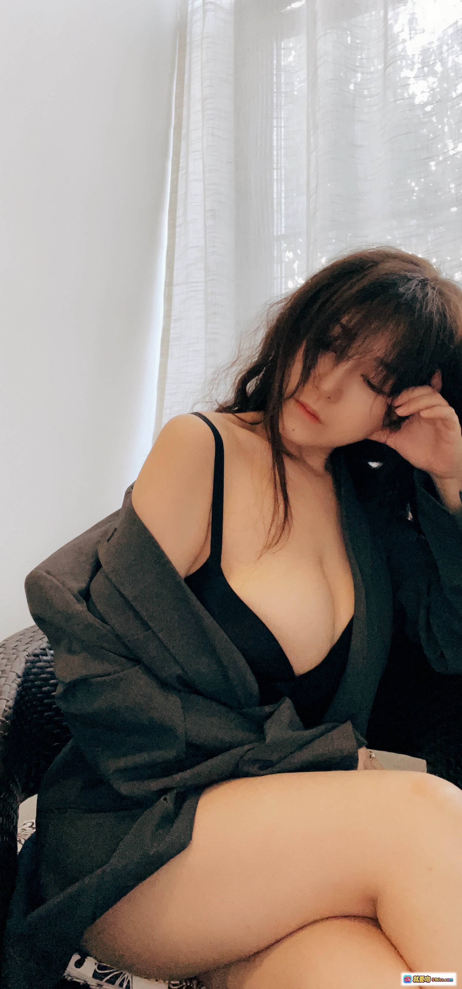 图片[9] - 樱晚gigi付费写真004｜黑西装内搭性感内衣｜卷发慵懒风｜私房美拍28P - 就要吻