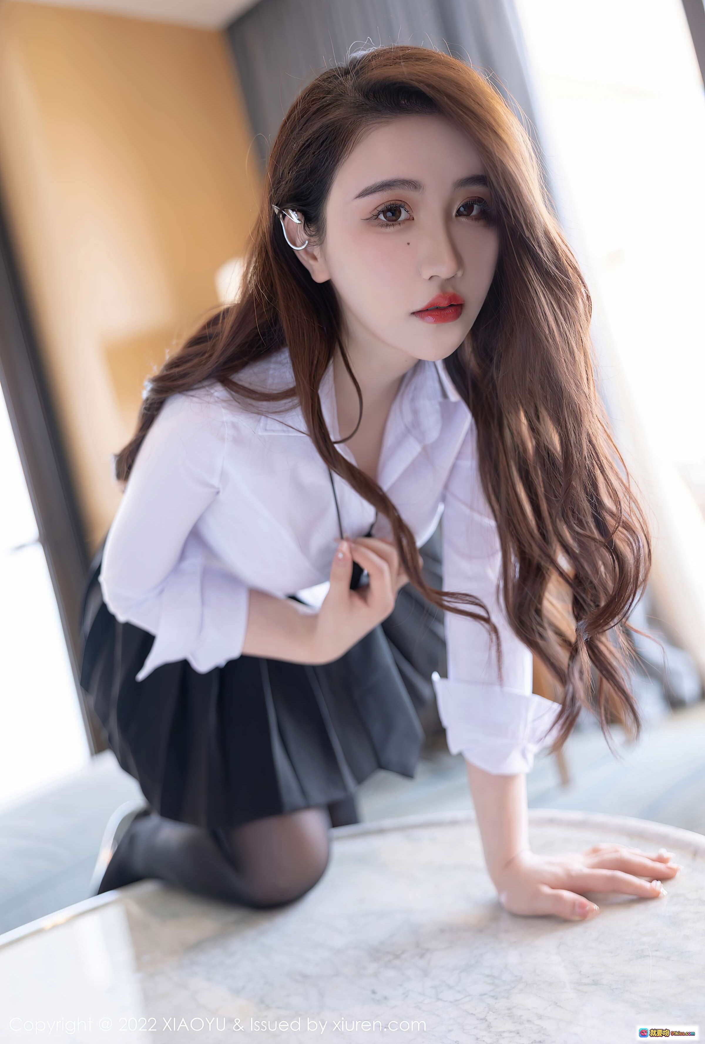 图片[9] - XiaoYu语画界2022.01.19 VOL.700 Cherry绯月樱惠州旅拍 白衬衫黑领带百褶裙黑丝美腿写真 - 就要吻