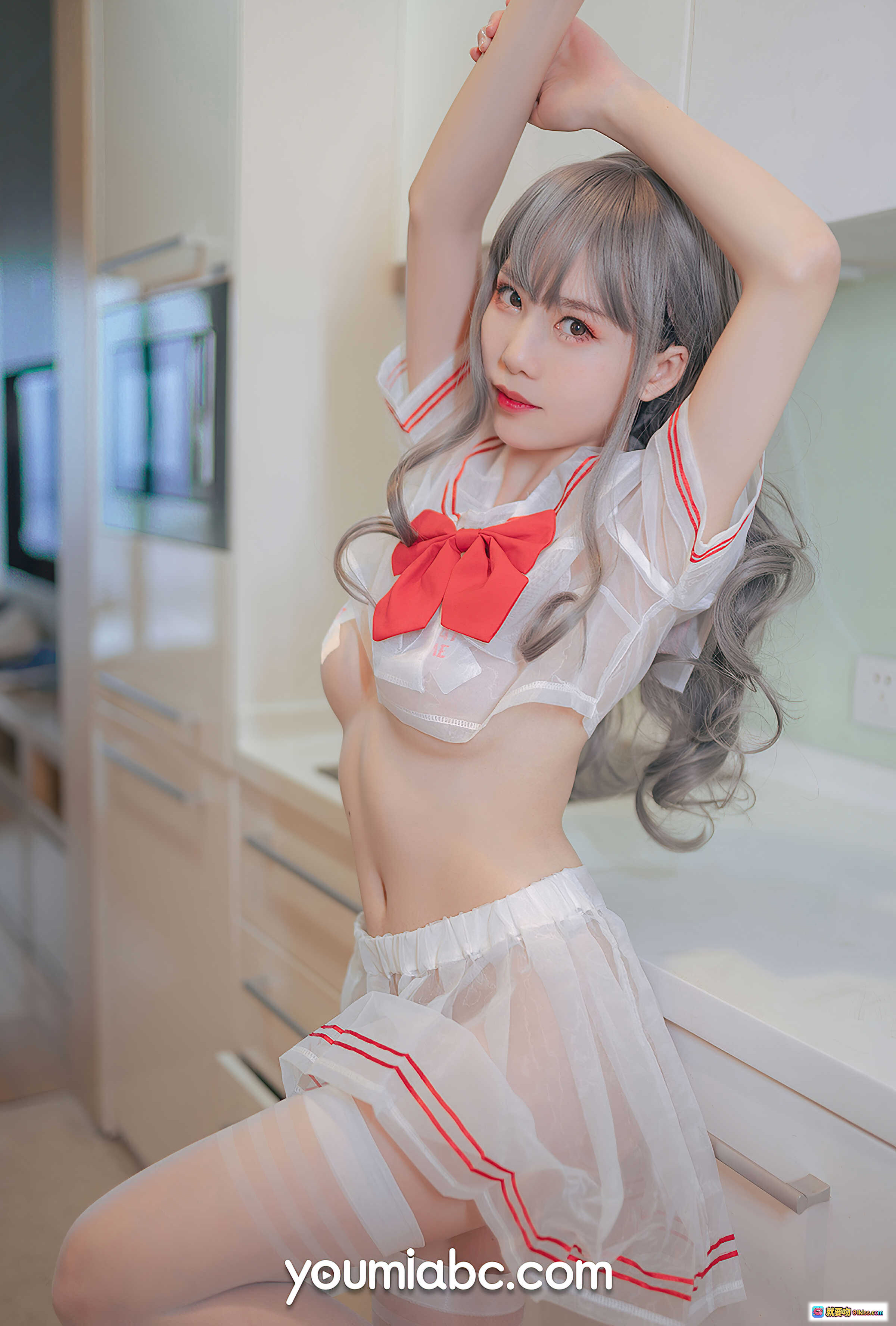 图片[1] - YouMi尤蜜2020.12.07草莓妹妹抖娘利世白纱红边水手服银发美少女室内写真20P - 就要吻