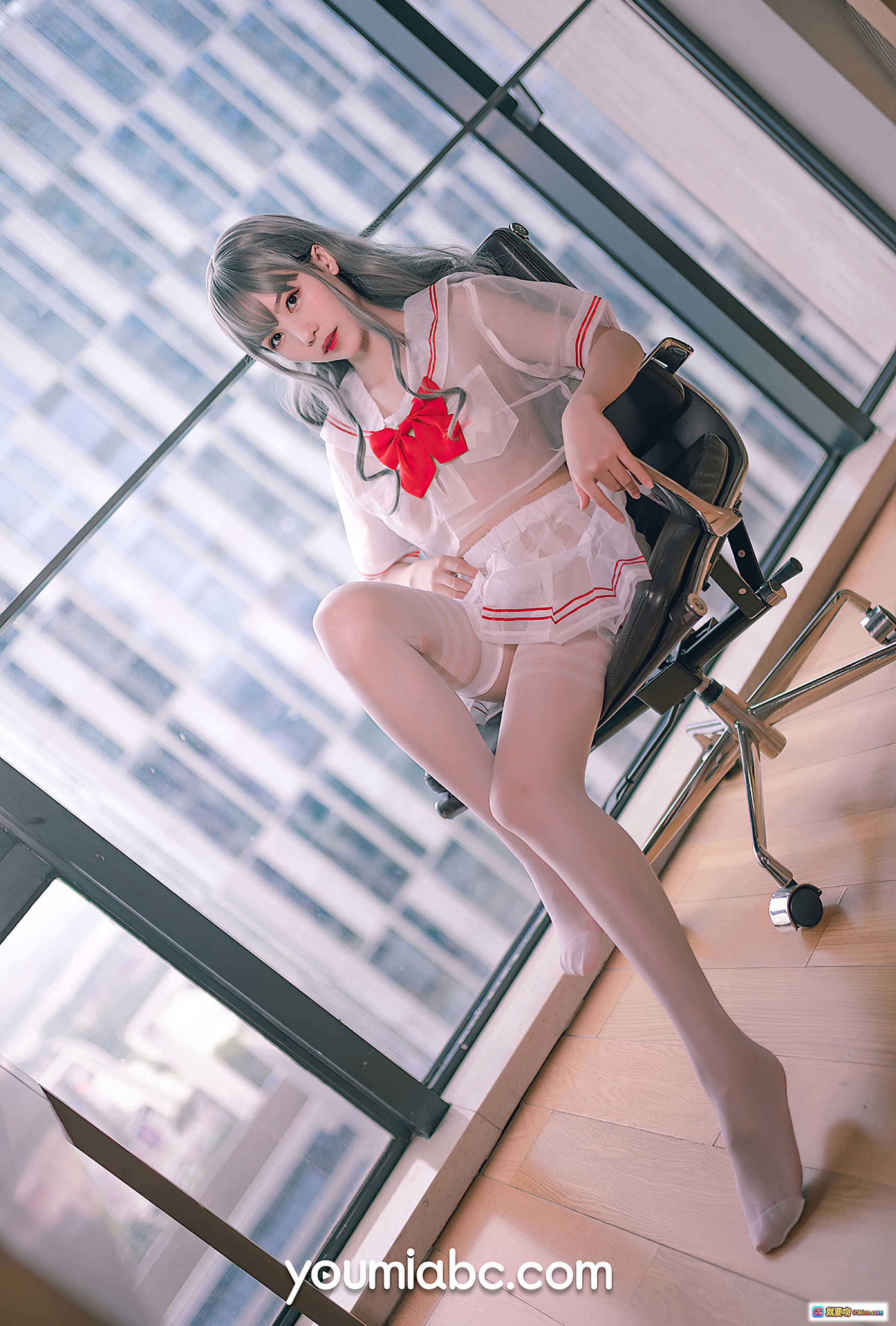 图片[5] - YouMi尤蜜2020.12.07草莓妹妹抖娘利世白纱红边水手服银发美少女室内写真20P - 就要吻