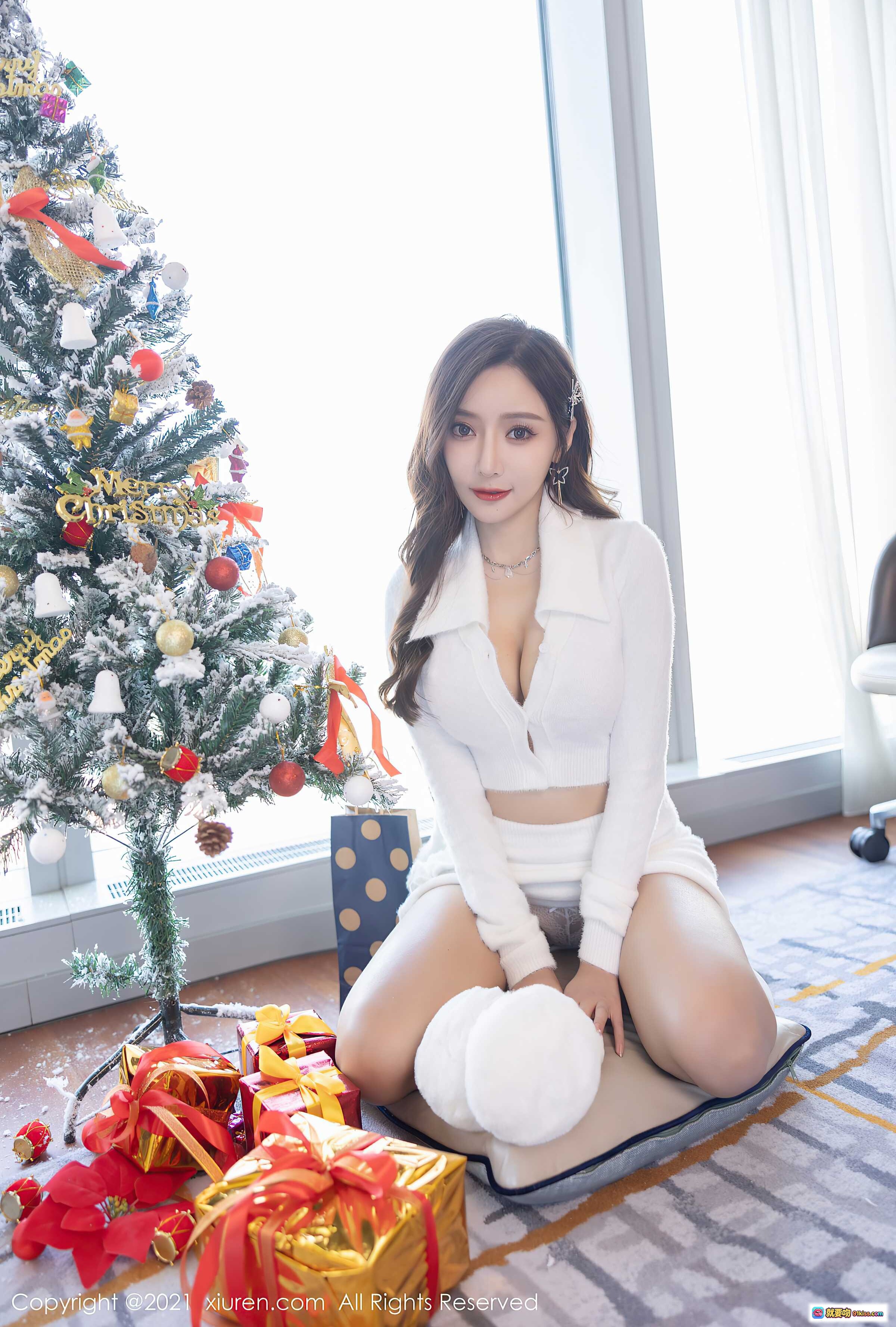 图片[7] - 王馨瑶yanni圣诞主题写真 白色针织套装+丝袜美腿+圣诞礼袋 室内温馨场景 优雅性感风格 - 就要吻
