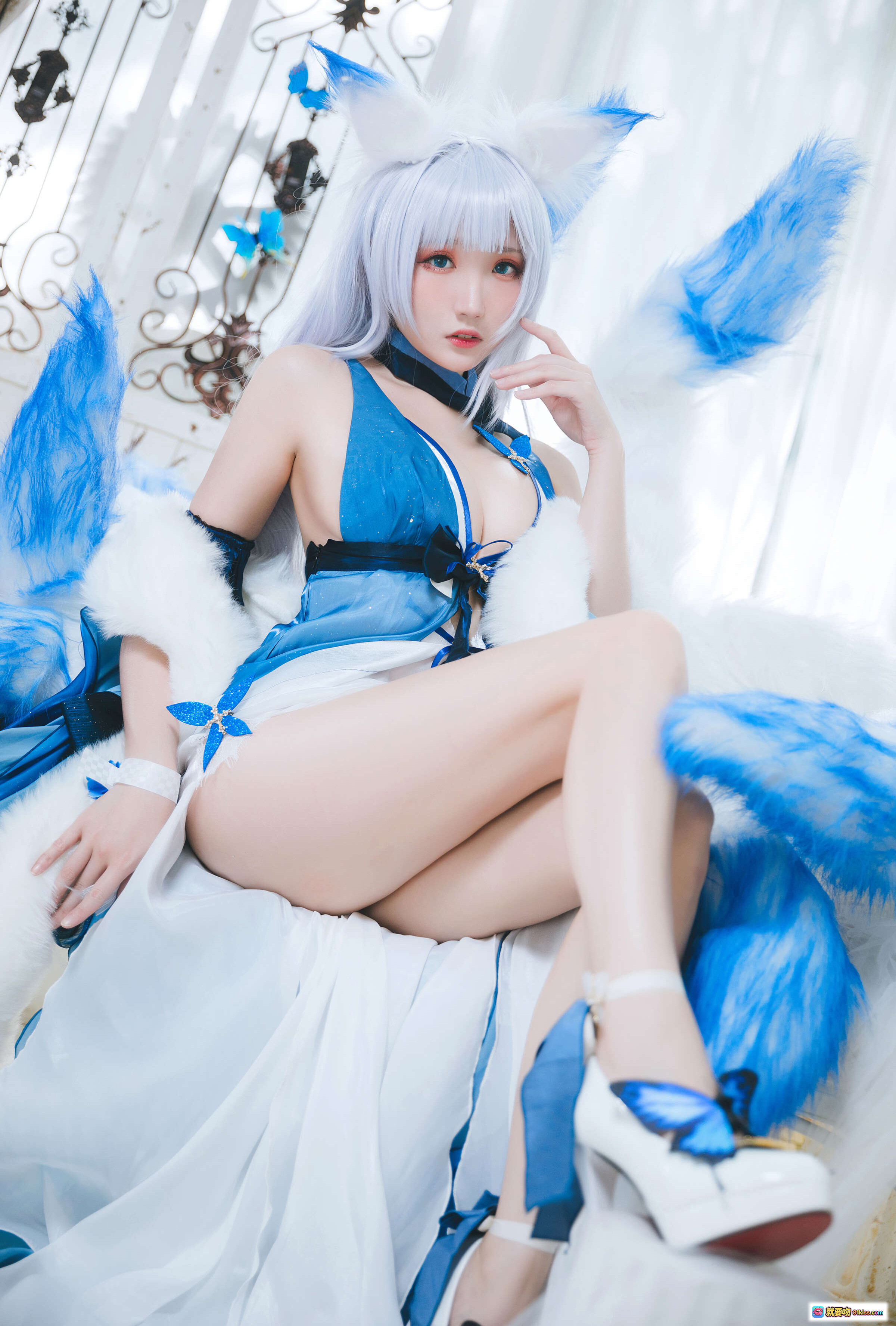 图片[4] - 丰满型Coser瓜希酱信浓Cosplay写真 | 蓝白羽翼少女装 | 甜美性感双马尾 | 室内梦幻布景 | 30P高清图集 - 就要吻