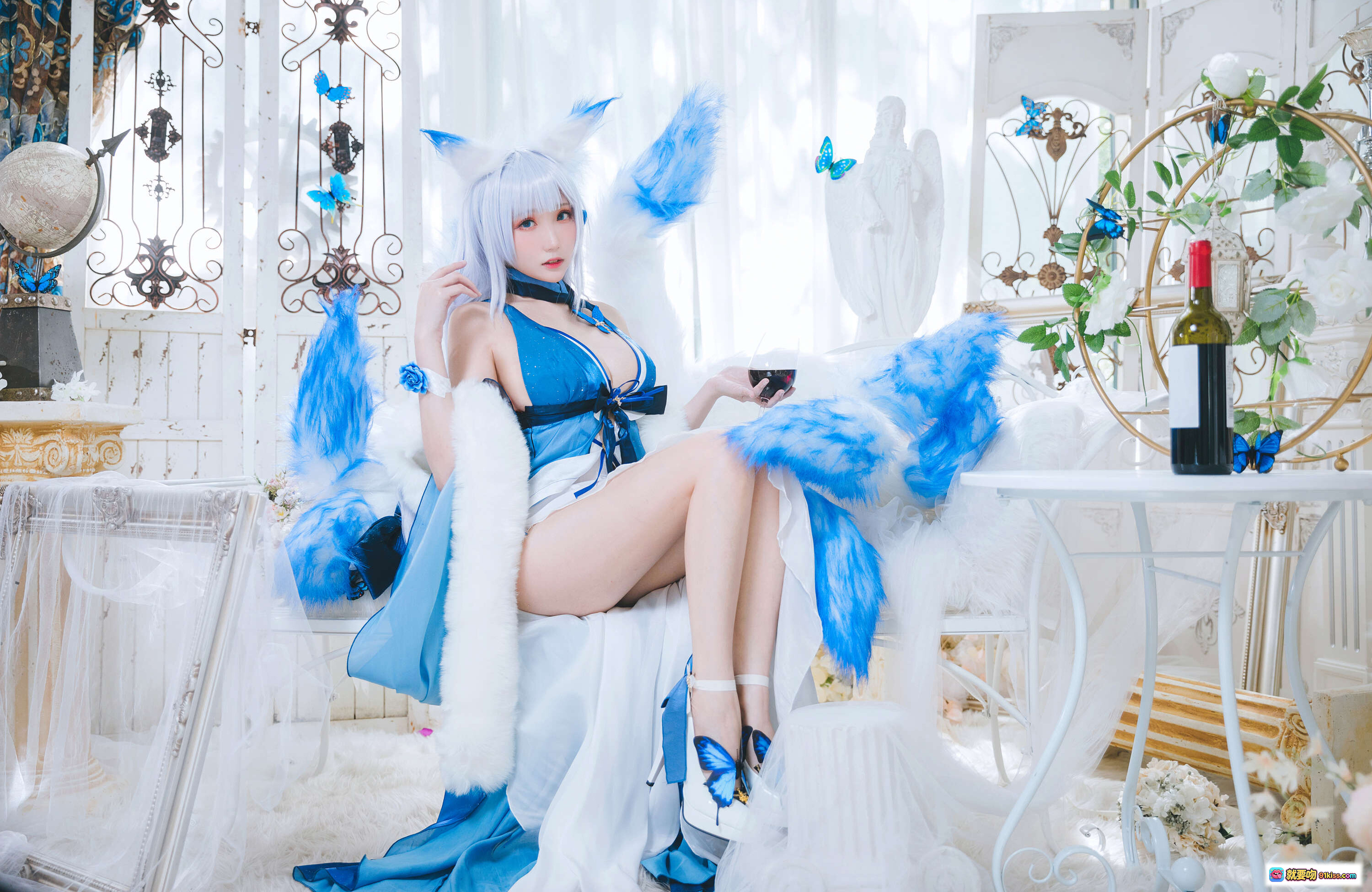 图片[2] - 丰满型Coser瓜希酱信浓Cosplay写真 | 蓝白羽翼少女装 | 甜美性感双马尾 | 室内梦幻布景 | 30P高清图集 - 就要吻