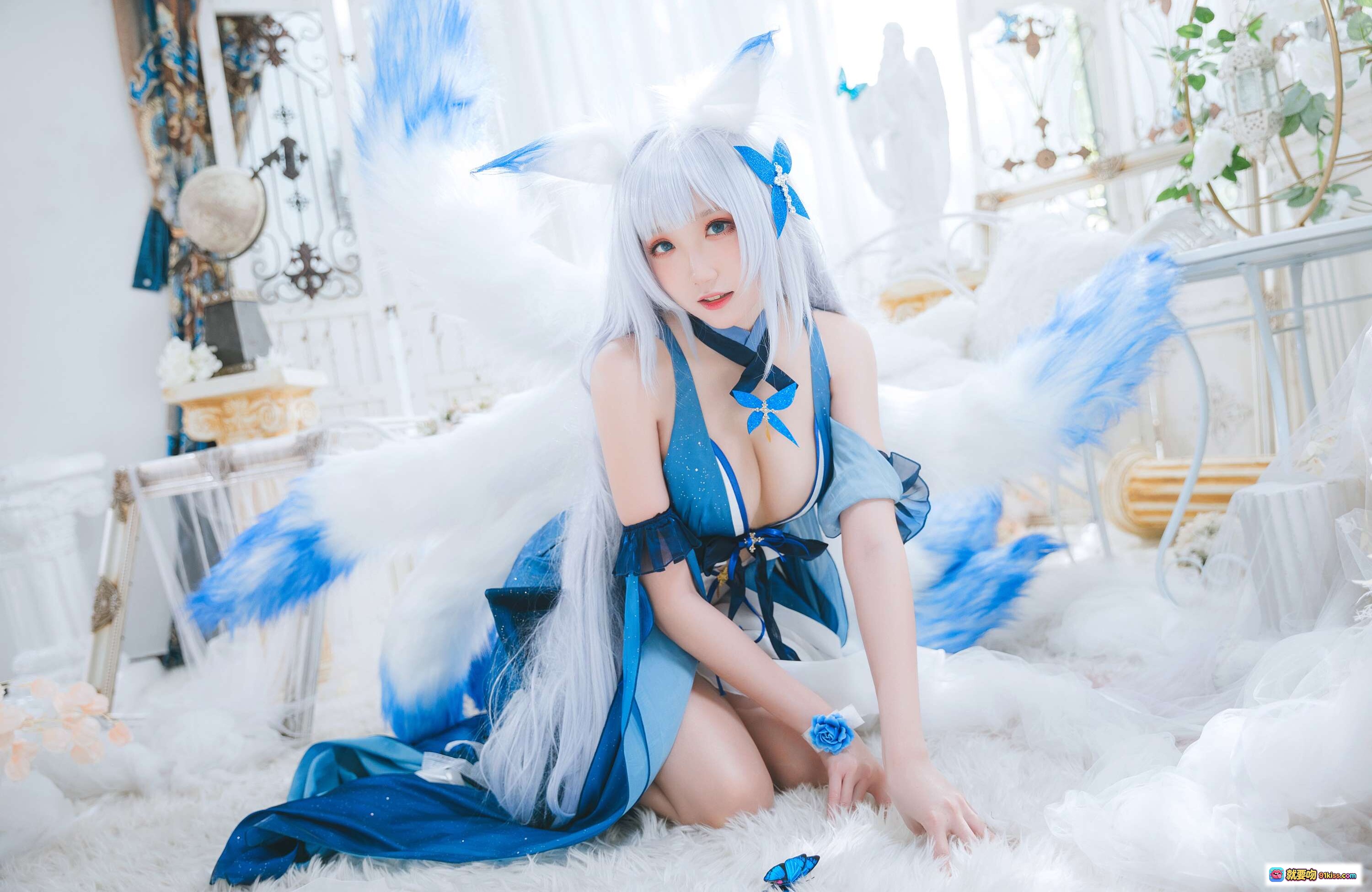 图片[1] - 丰满型Coser瓜希酱信浓Cosplay写真 | 蓝白羽翼少女装 | 甜美性感双马尾 | 室内梦幻布景 | 30P高清图集 - 就要吻