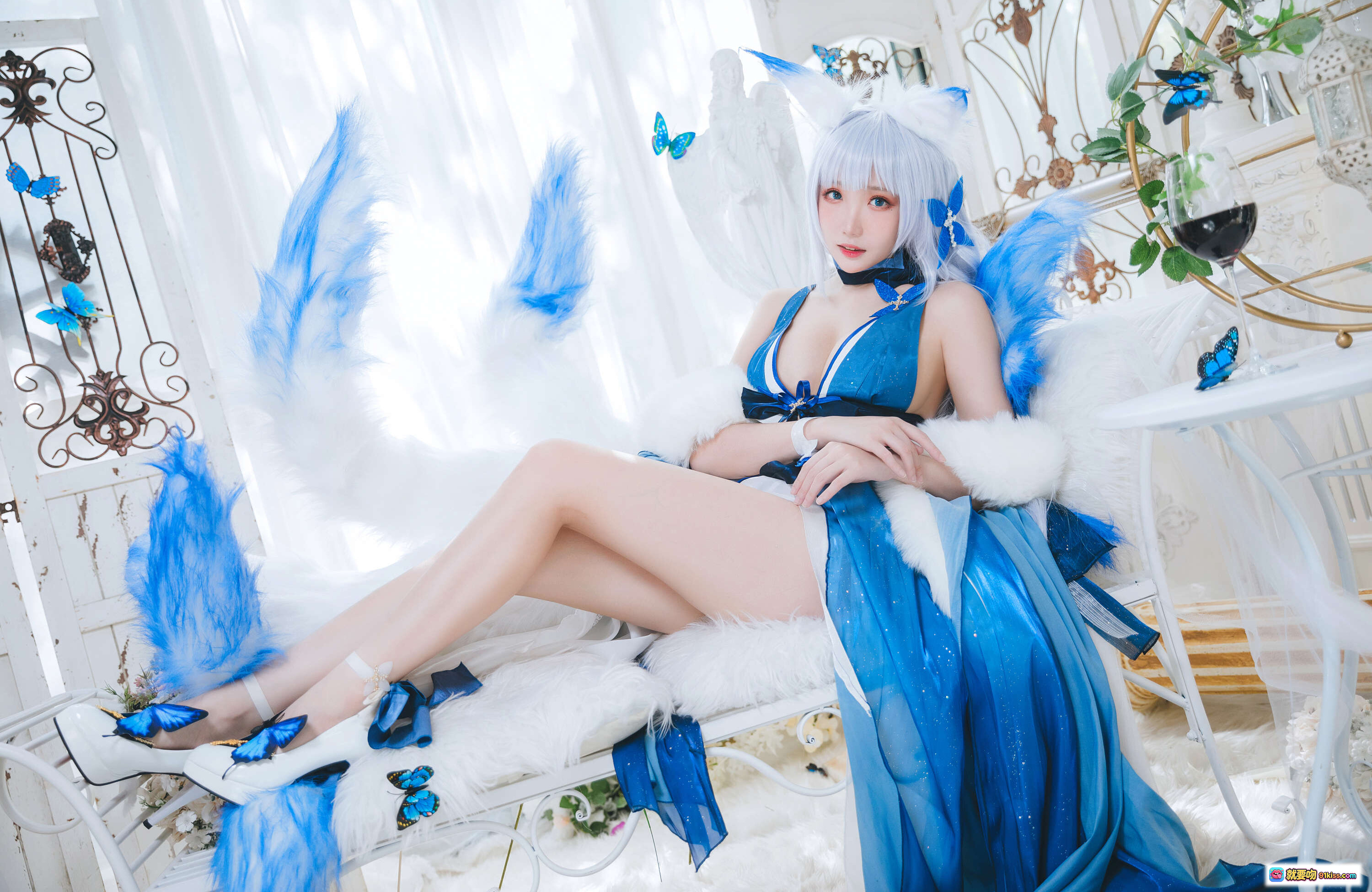 图片[9] - 丰满型Coser瓜希酱信浓Cosplay写真 | 蓝白羽翼少女装 | 甜美性感双马尾 | 室内梦幻布景 | 30P高清图集 - 就要吻
