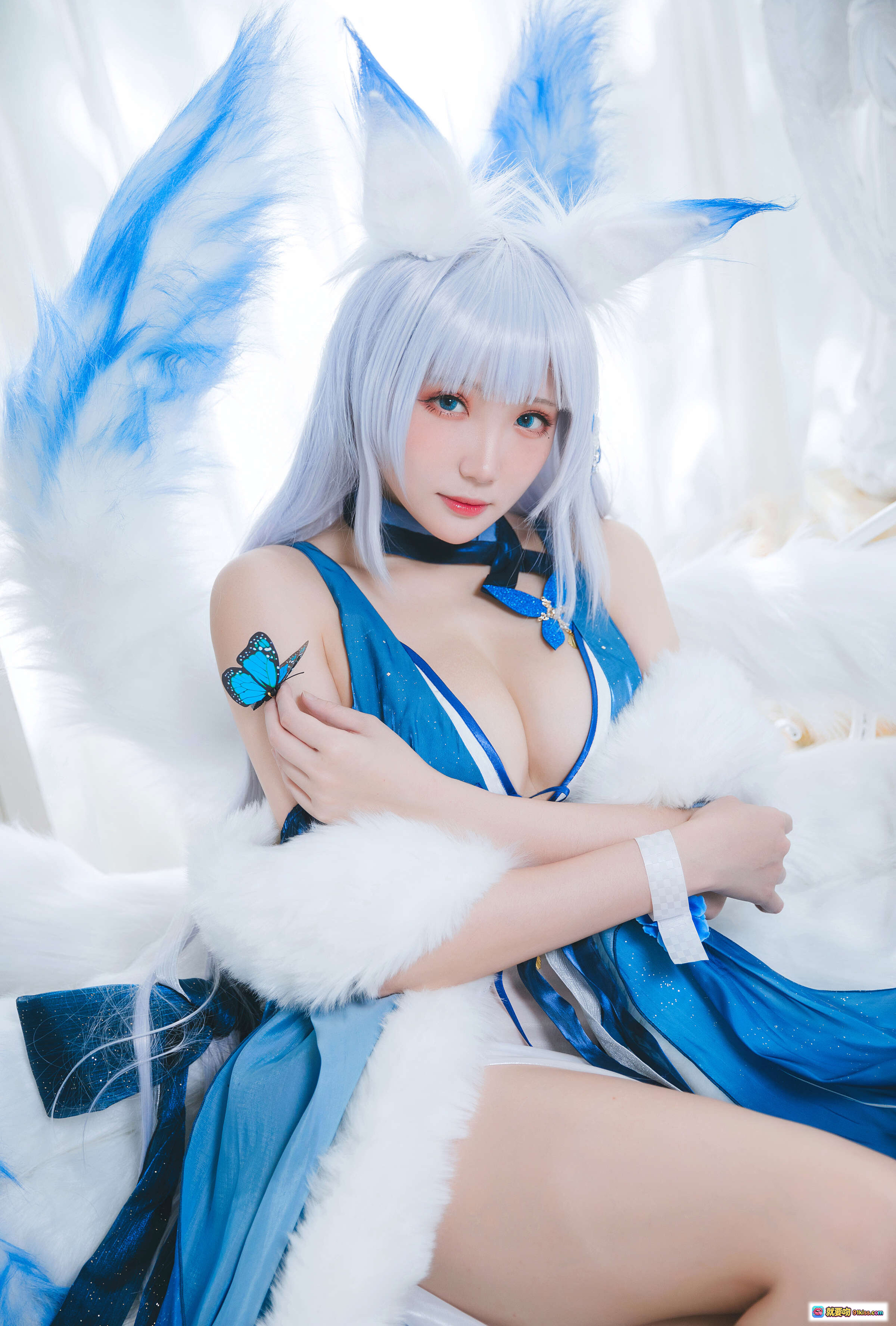 图片[7] - 丰满型Coser瓜希酱信浓Cosplay写真 | 蓝白羽翼少女装 | 甜美性感双马尾 | 室内梦幻布景 | 30P高清图集 - 就要吻
