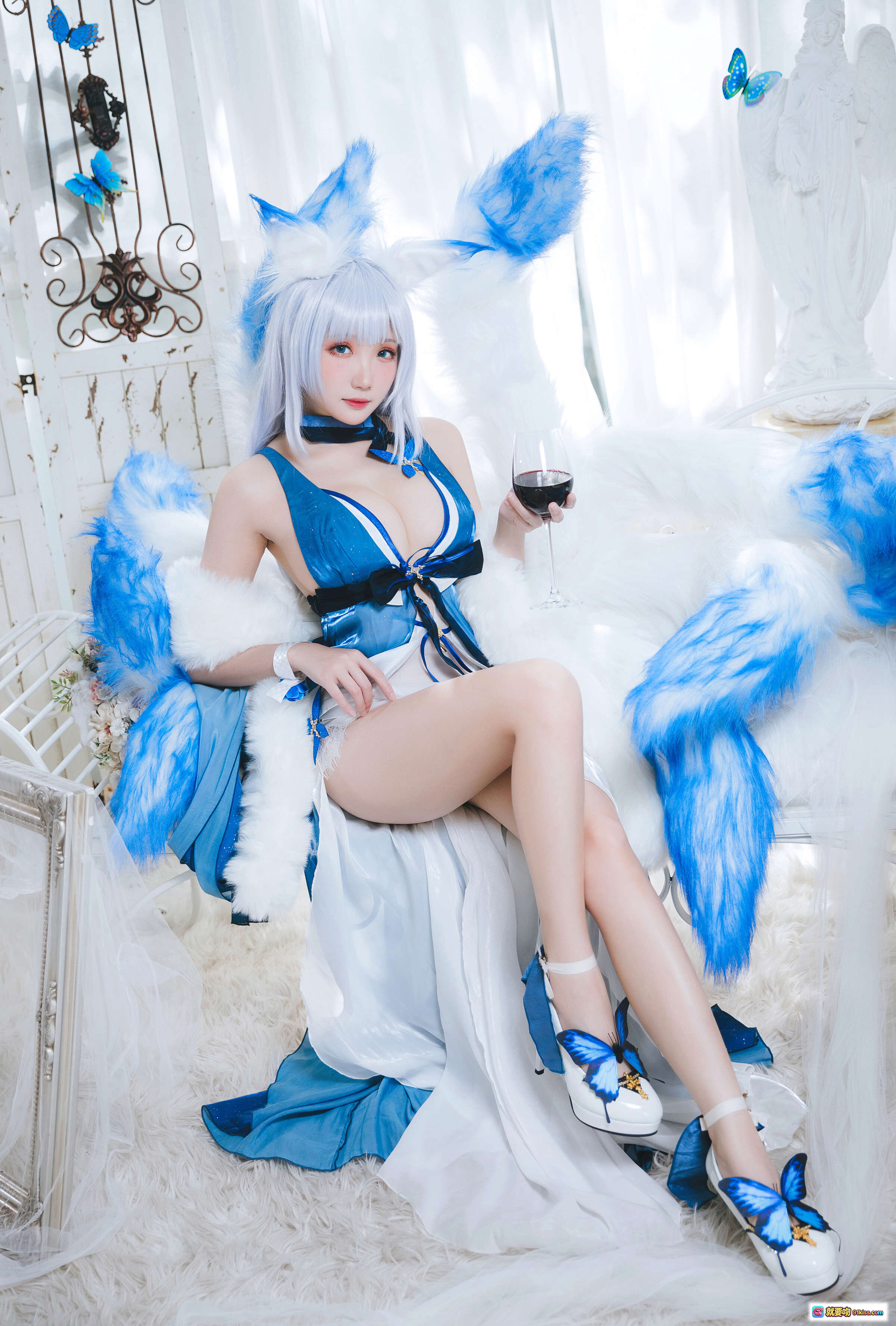 图片[5] - 丰满型Coser瓜希酱信浓Cosplay写真 | 蓝白羽翼少女装 | 甜美性感双马尾 | 室内梦幻布景 | 30P高清图集 - 就要吻