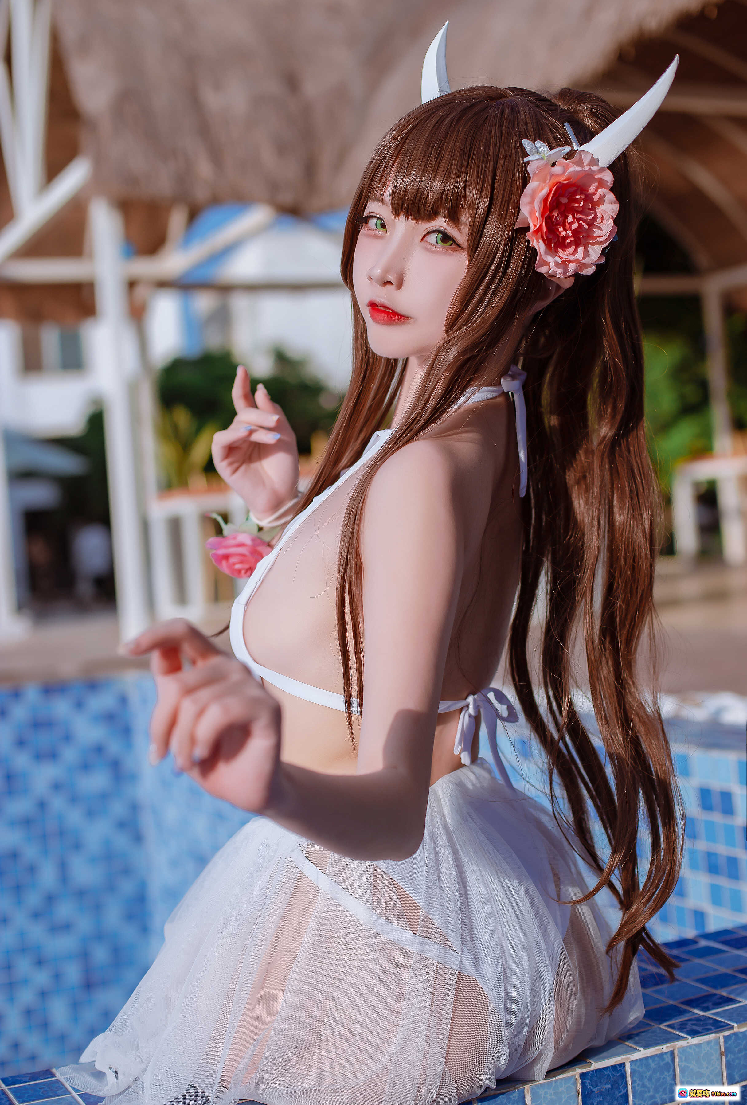 图片[9] - 二佐Nisa NO.112 碧蓝鲟泳装写真｜泳池边白裙少女｜花饰长发侧颜｜夏日度假风Cosplay美拍 - 就要吻