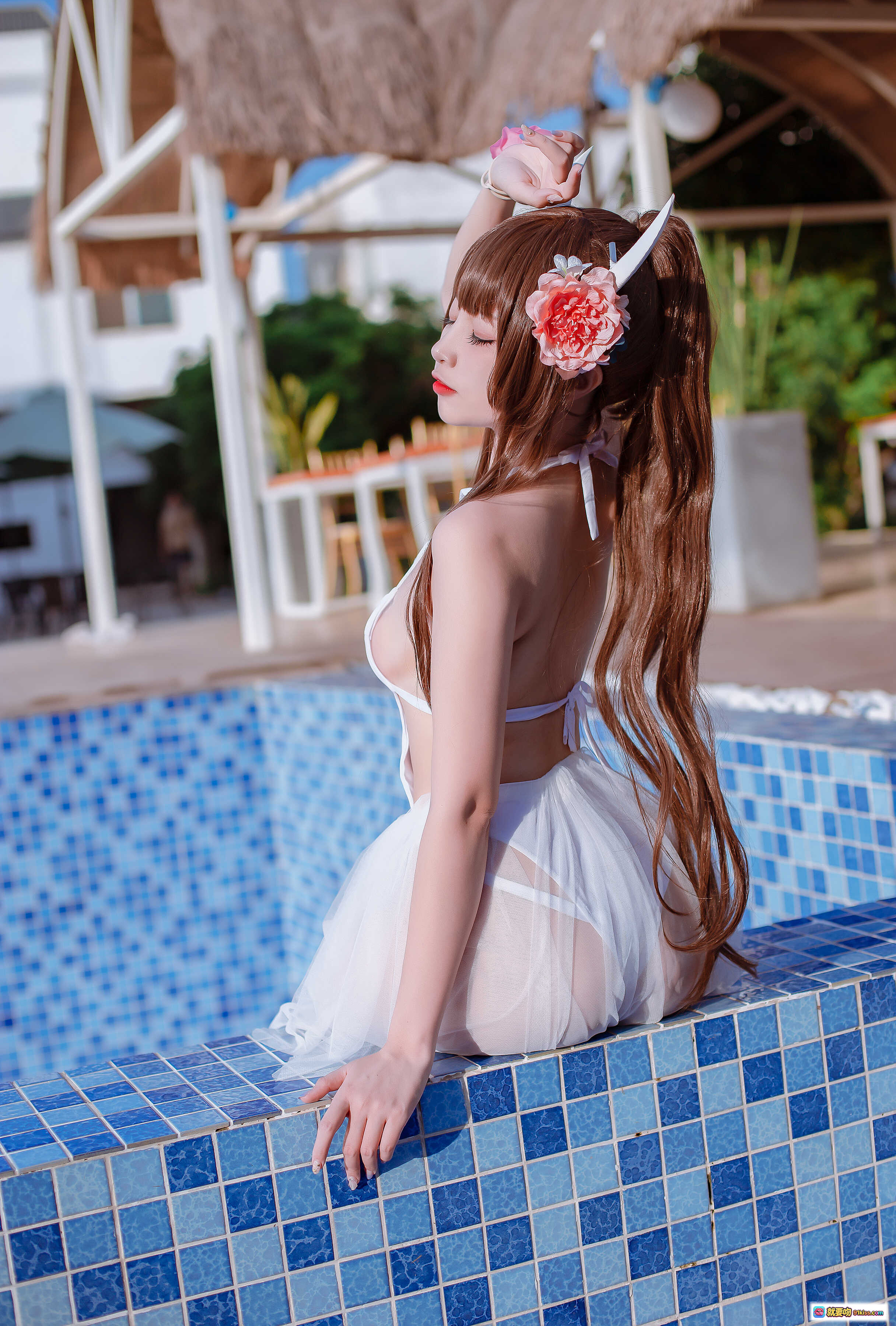 图片[8] - 二佐Nisa NO.112 碧蓝鲟泳装写真｜泳池边白裙少女｜花饰长发侧颜｜夏日度假风Cosplay美拍 - 就要吻