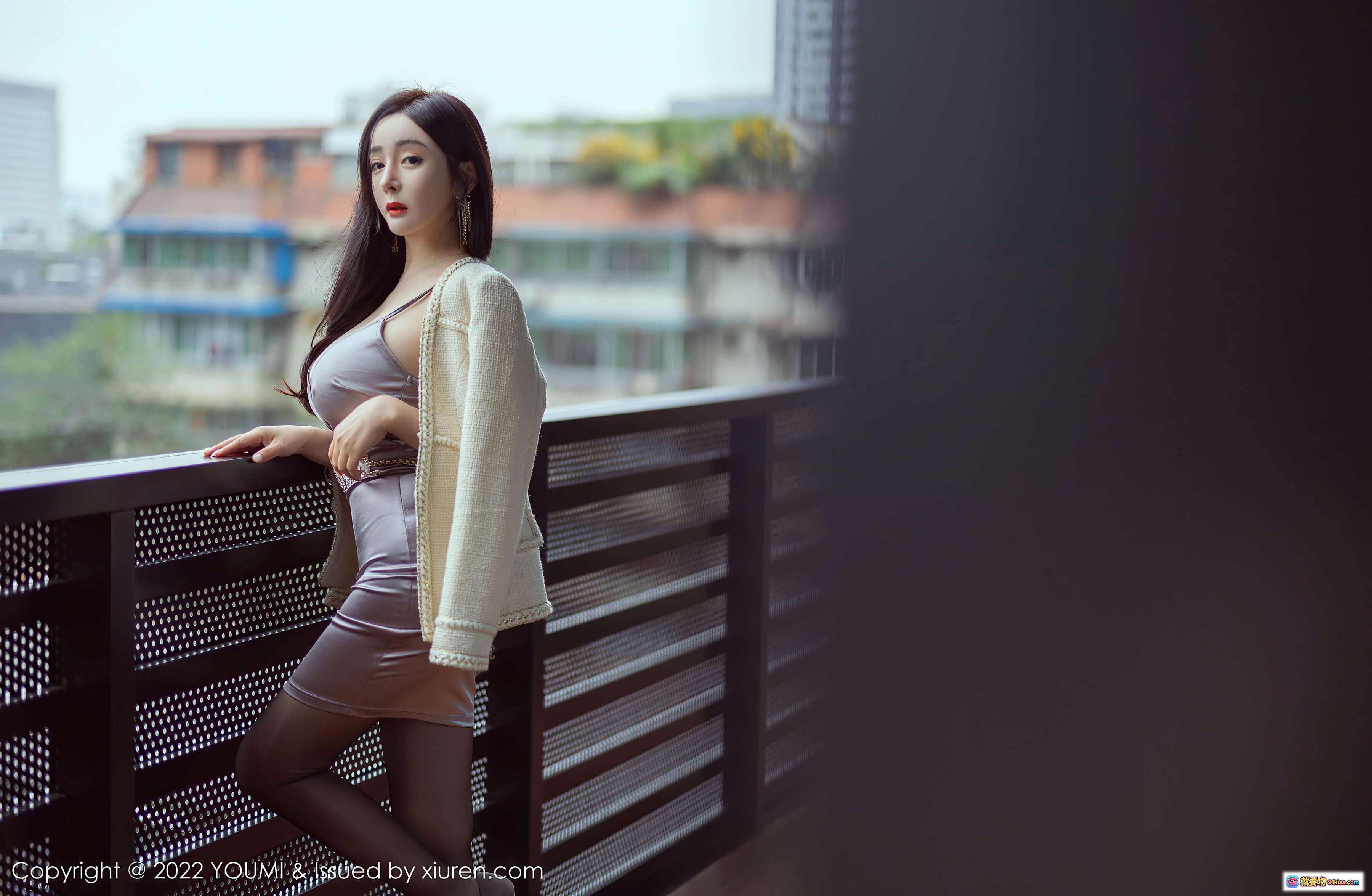 图片[10] - 允爾成都旅拍写真 | YouMi尤蜜荟VOL.741 | 优雅缎面连衣裙+香奈儿腰带 | 高清私房美图70+张 - 就要吻