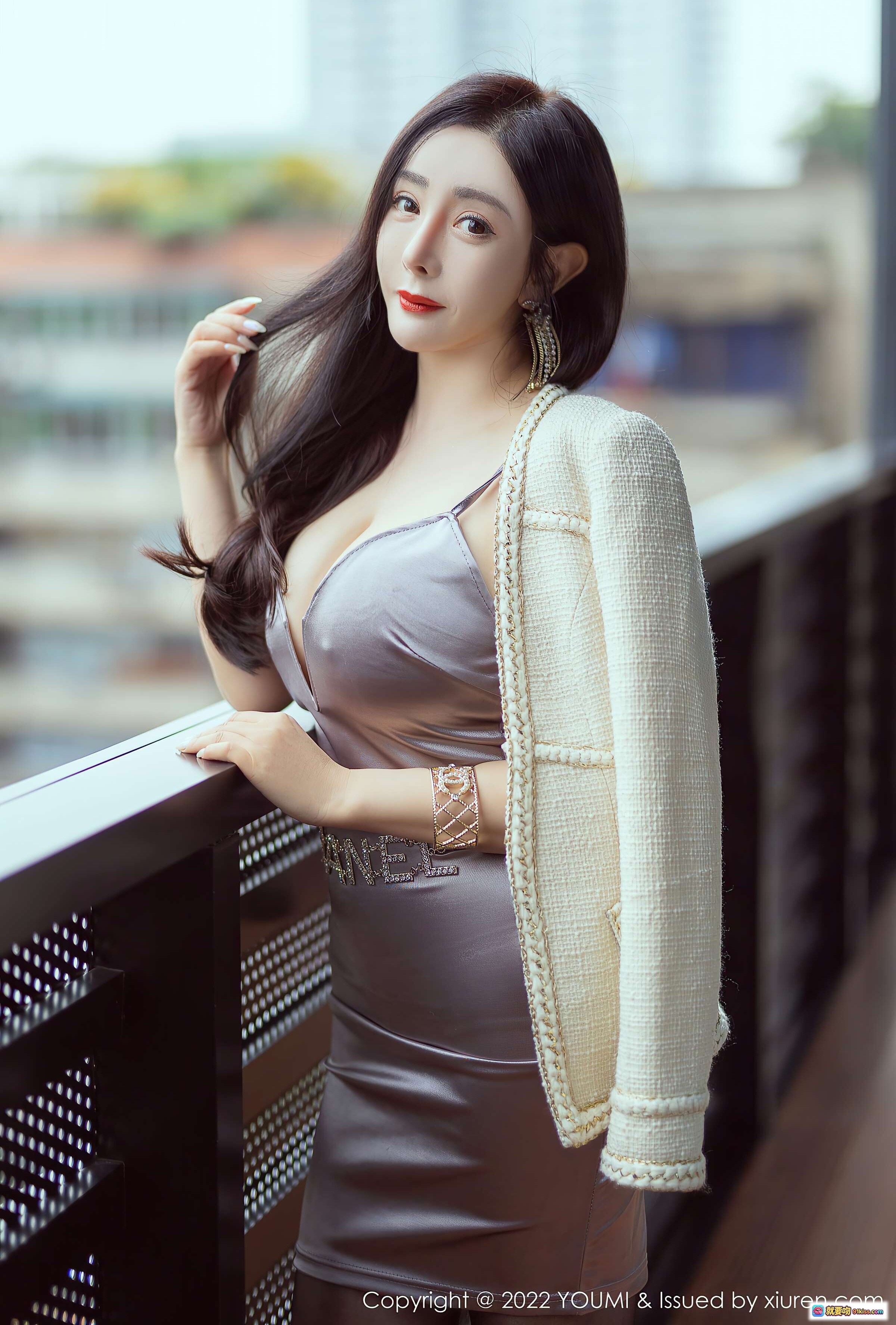 图片[5] - 允爾成都旅拍写真 | YouMi尤蜜荟VOL.741 | 优雅缎面连衣裙+香奈儿腰带 | 高清私房美图70+张 - 就要吻