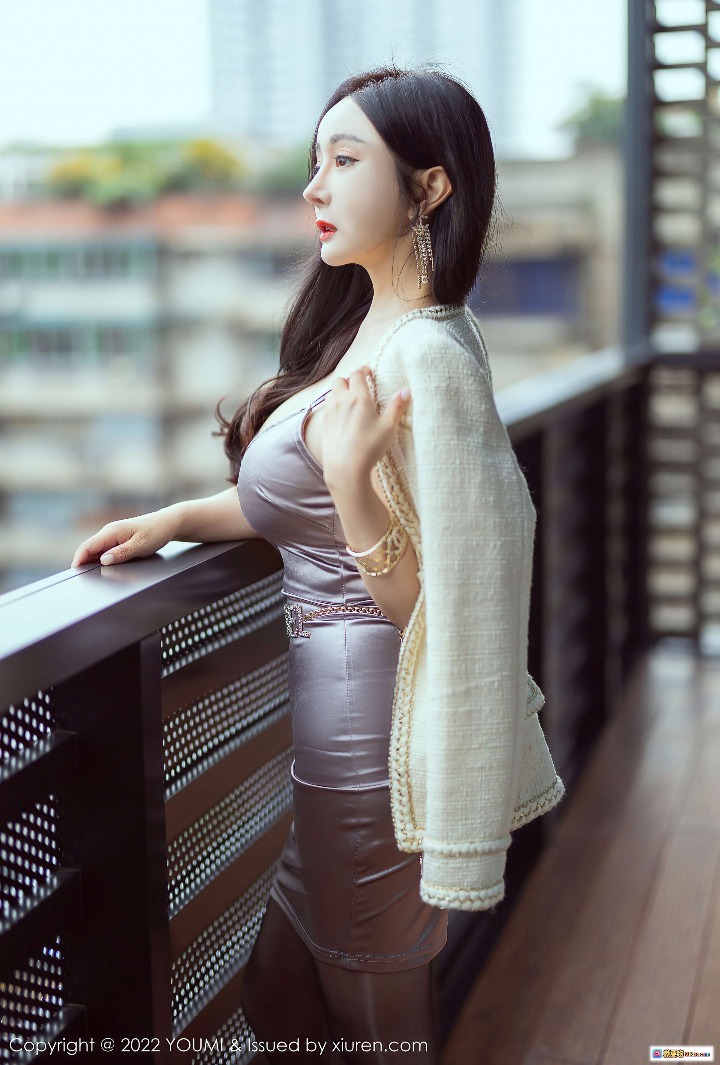 图片[7] - 允爾成都旅拍写真 | YouMi尤蜜荟VOL.741 | 优雅缎面连衣裙+香奈儿腰带 | 高清私房美图70+张 - 就要吻