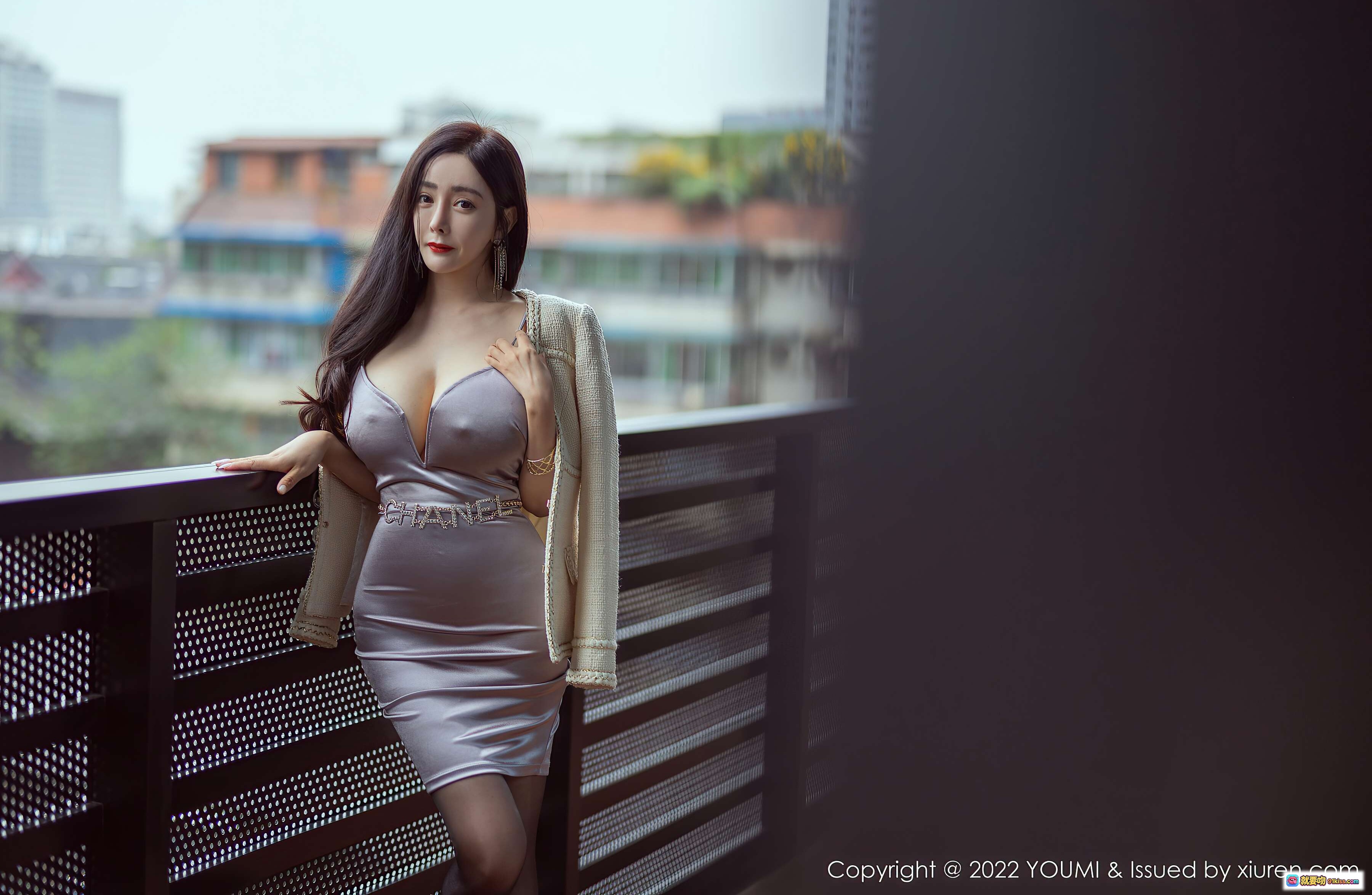 图片[9] - 允爾成都旅拍写真 | YouMi尤蜜荟VOL.741 | 优雅缎面连衣裙+香奈儿腰带 | 高清私房美图70+张 - 就要吻