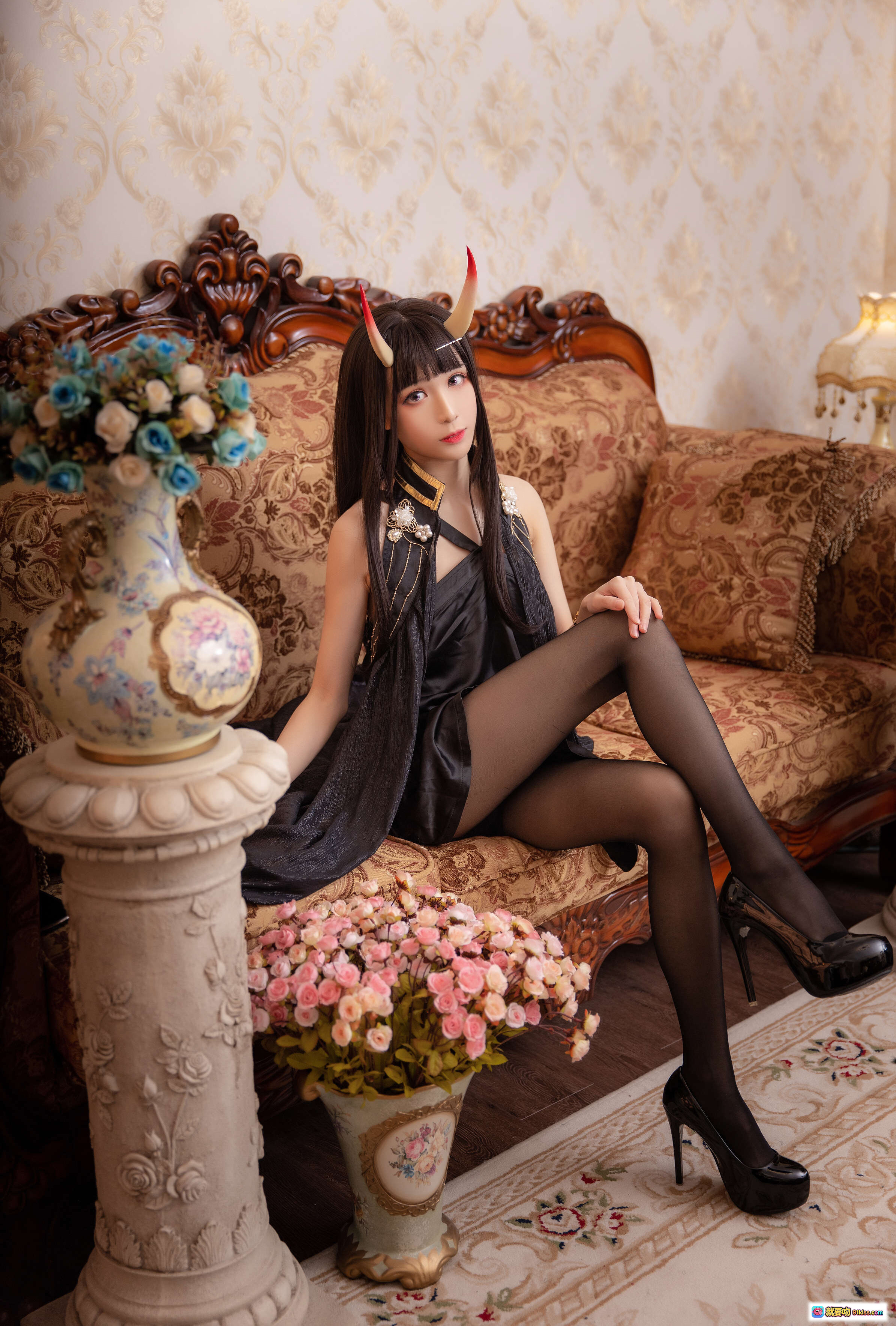 图片[1] - Tomoyo酱NO.002碧蓝能代礼服Cosplay 黑丝高跟恶魔角优雅坐姿复古沙发写真12P - 就要吻