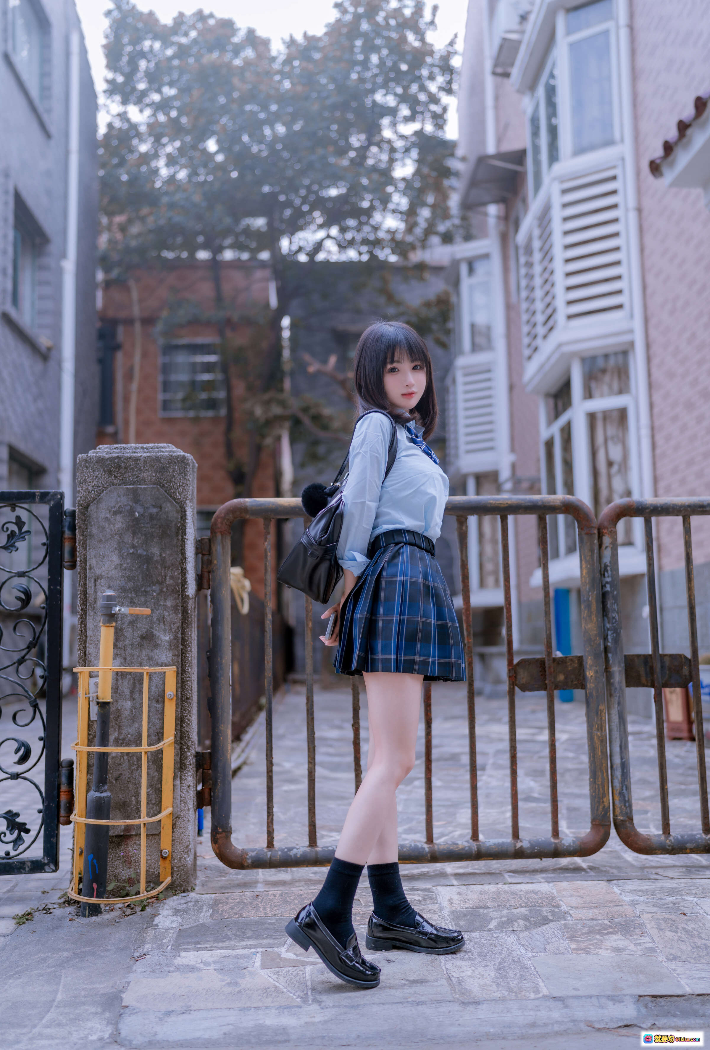 图片[4] - 桜井宁宁JK制服居家写真｜格子百褶裙+蓝白领结+手机自拍｜清新少女风66P高清图集 - 就要吻