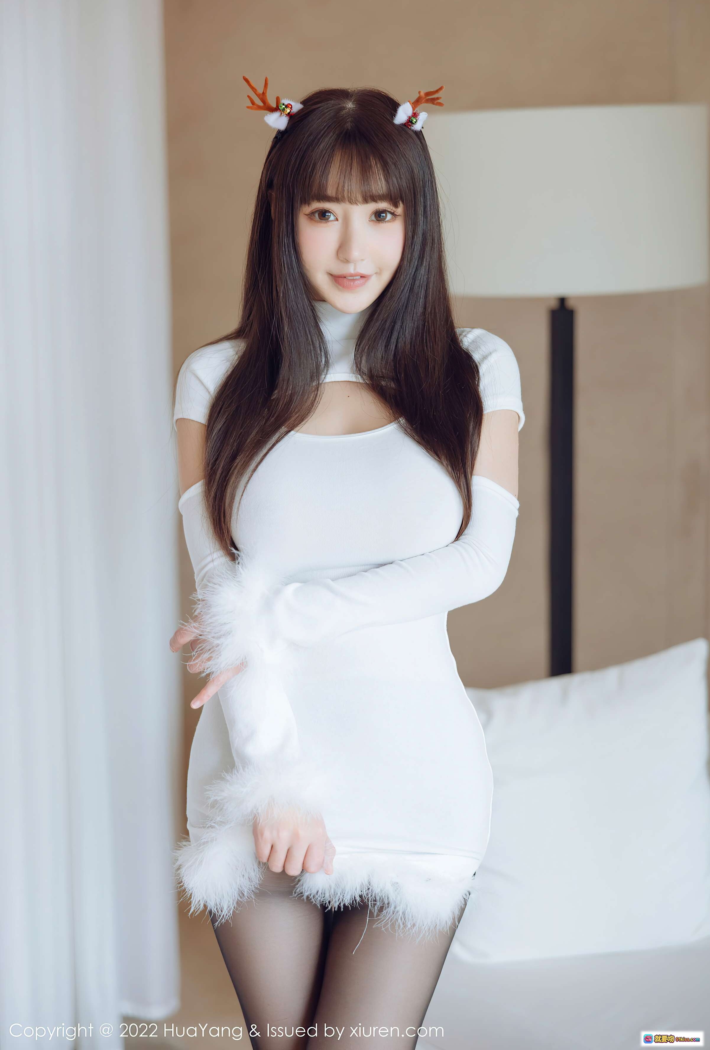 图片[8] - 朱可儿Flora三亚旅拍写真 | 白色毛绒短裙+黑丝美腿 | 鹿角发饰甜美风 | HuaYang花漾VOL.480高清图集 - 就要吻