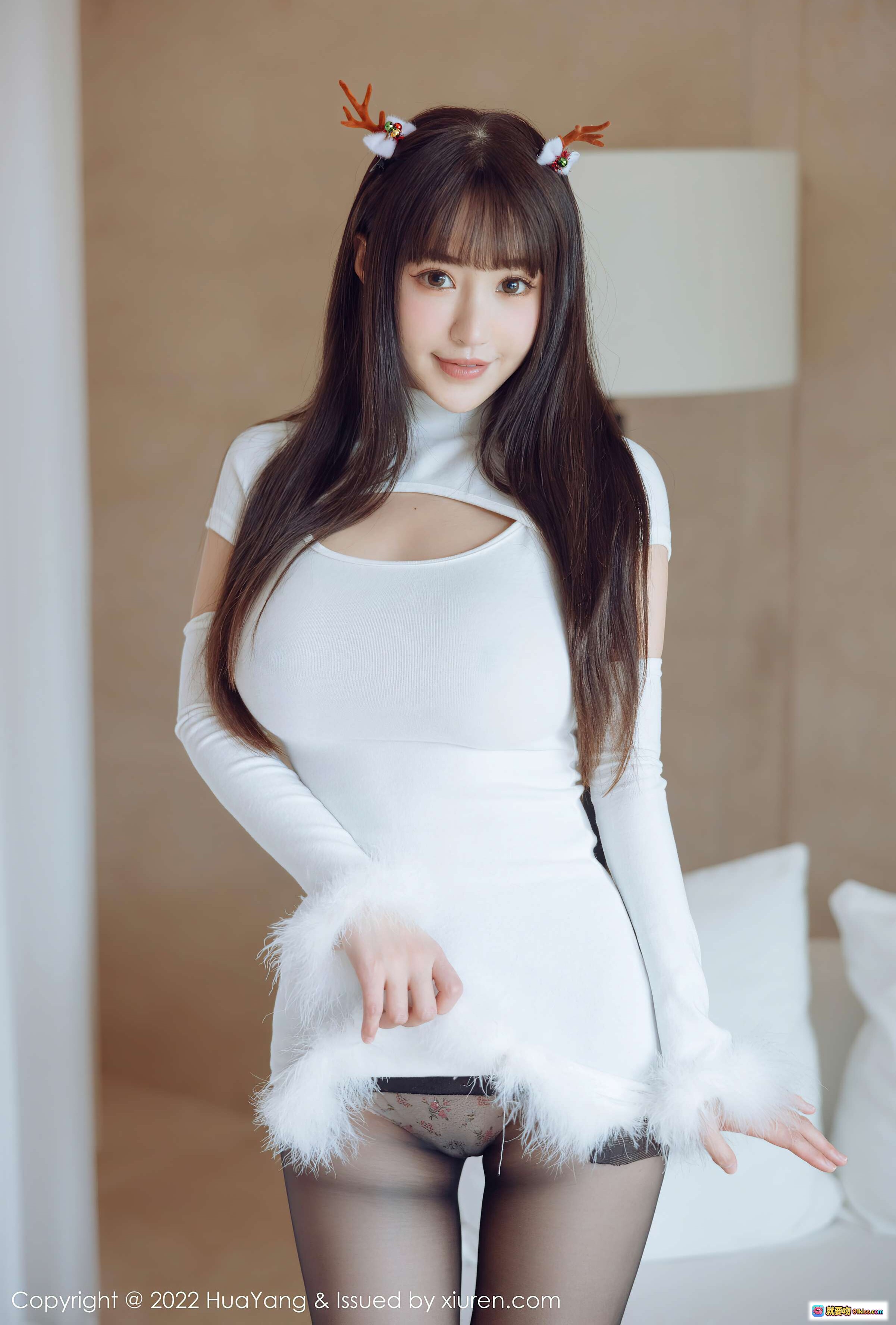 图片[9] - 朱可儿Flora三亚旅拍写真 | 白色毛绒短裙+黑丝美腿 | 鹿角发饰甜美风 | HuaYang花漾VOL.480高清图集 - 就要吻
