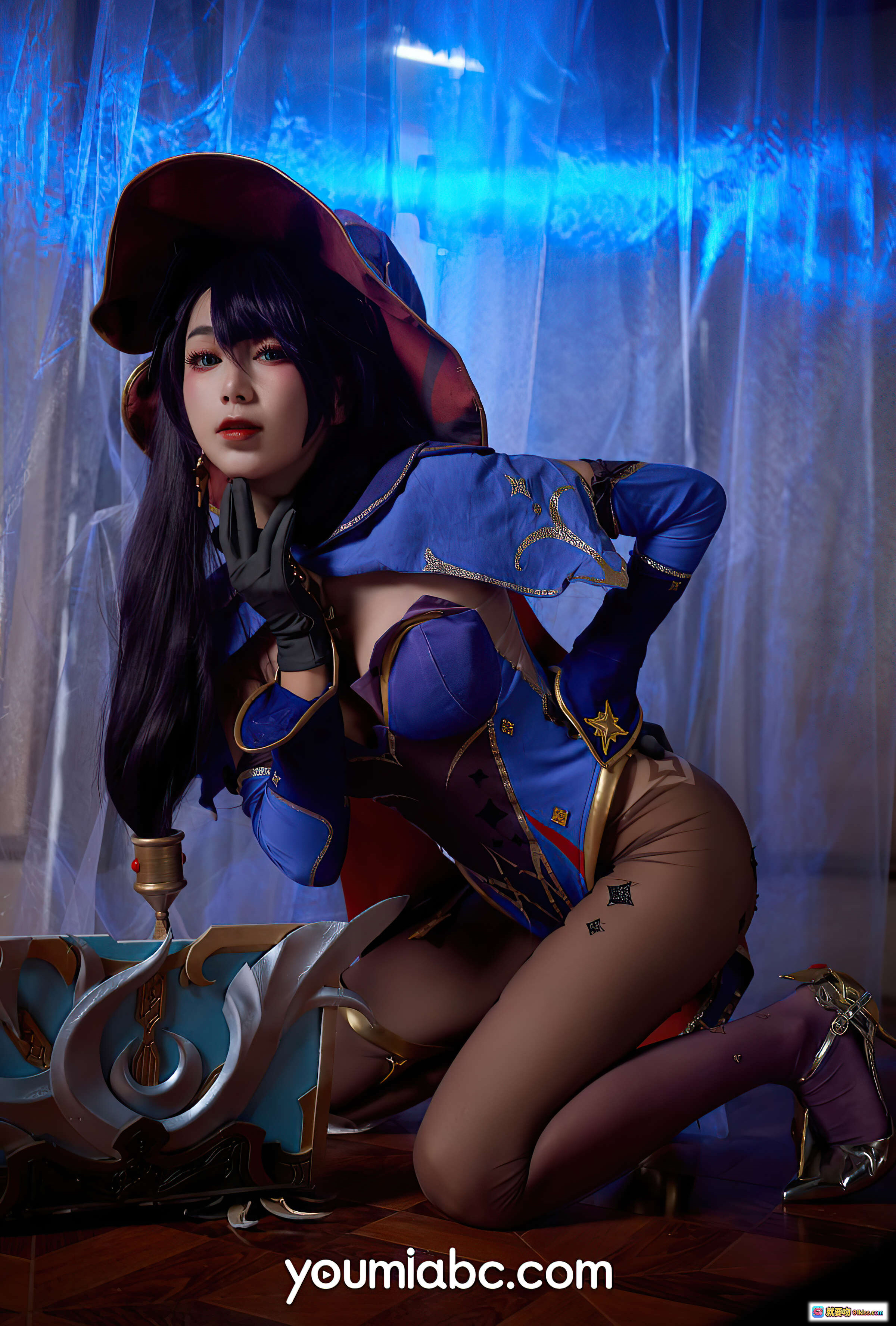 图片[9] - 占星术师莫娜cosplay写真 | 紫发蓝瞳魔法帽 | 精致蓝紫礼服 | 书斋钟表场景 | YouMi尤蜜2021高清图集 - 就要吻