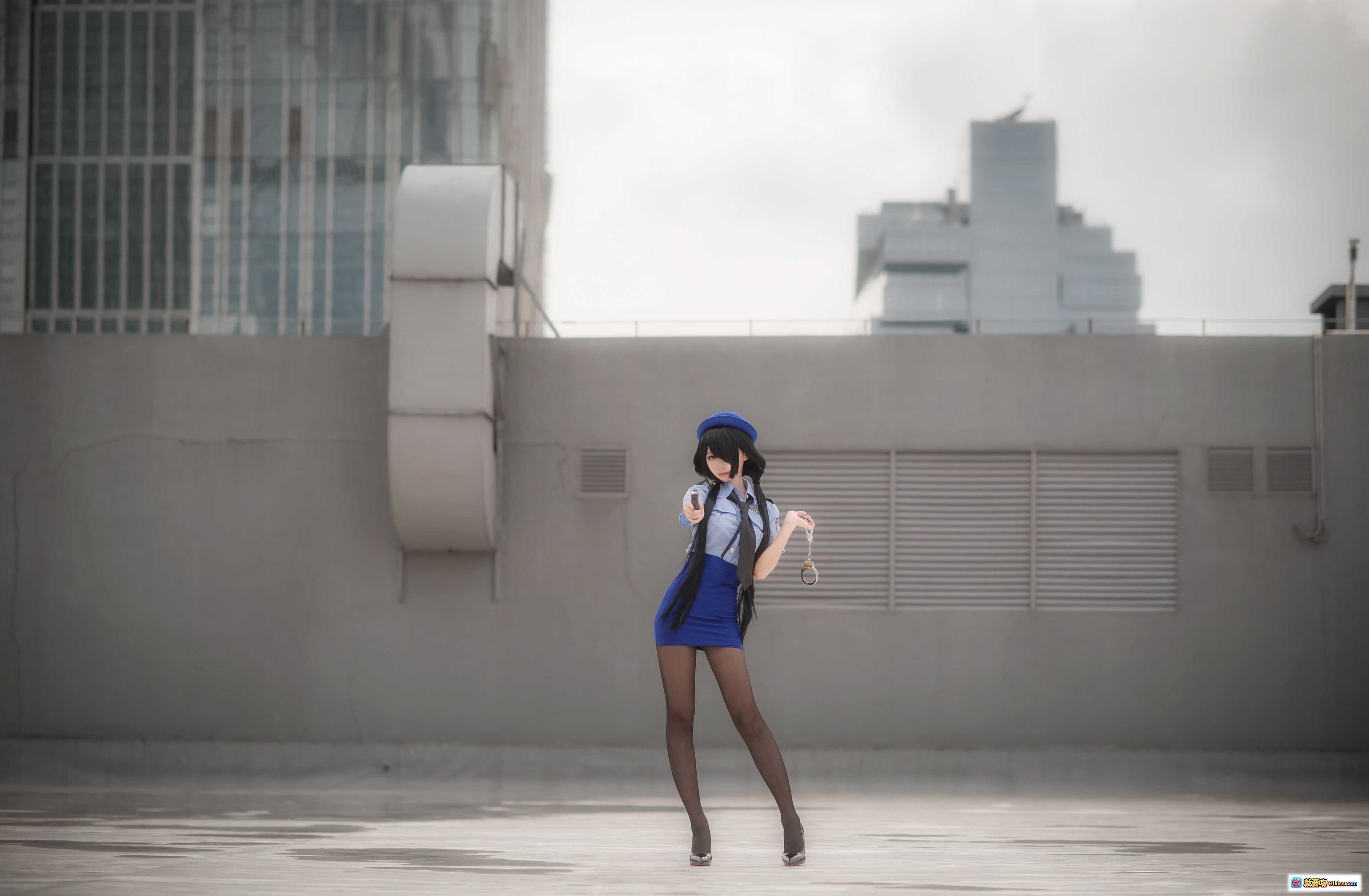 图片[5] - Momoko葵葵 NO.017 狂三警服cosplay写真 20P高清美图 蓝帽短裙黑丝诱惑  urban背景性感摆拍 - 就要吻