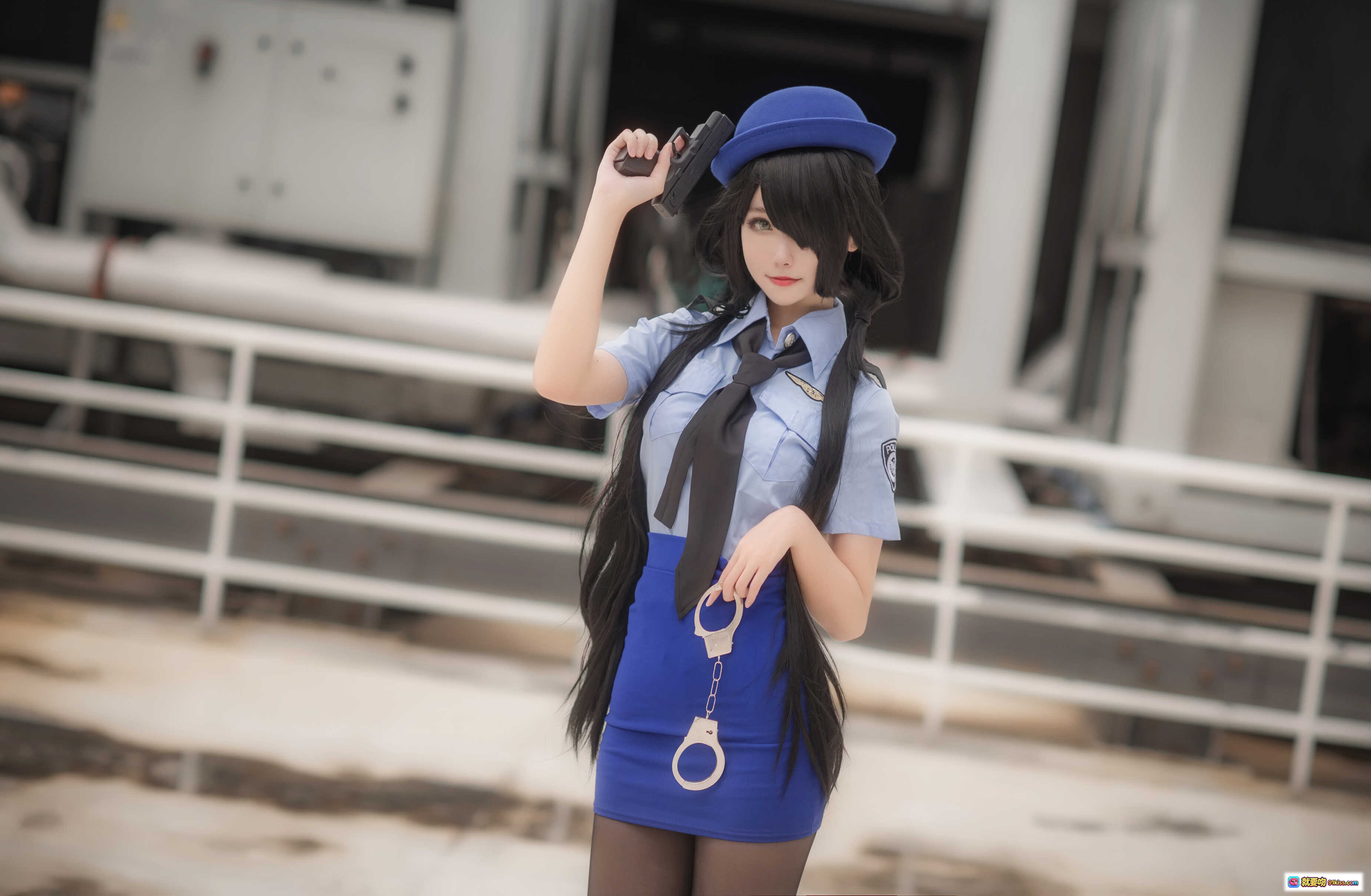 图片[3] - Momoko葵葵 NO.017 狂三警服cosplay写真 20P高清美图 蓝帽短裙黑丝诱惑  urban背景性感摆拍 - 就要吻