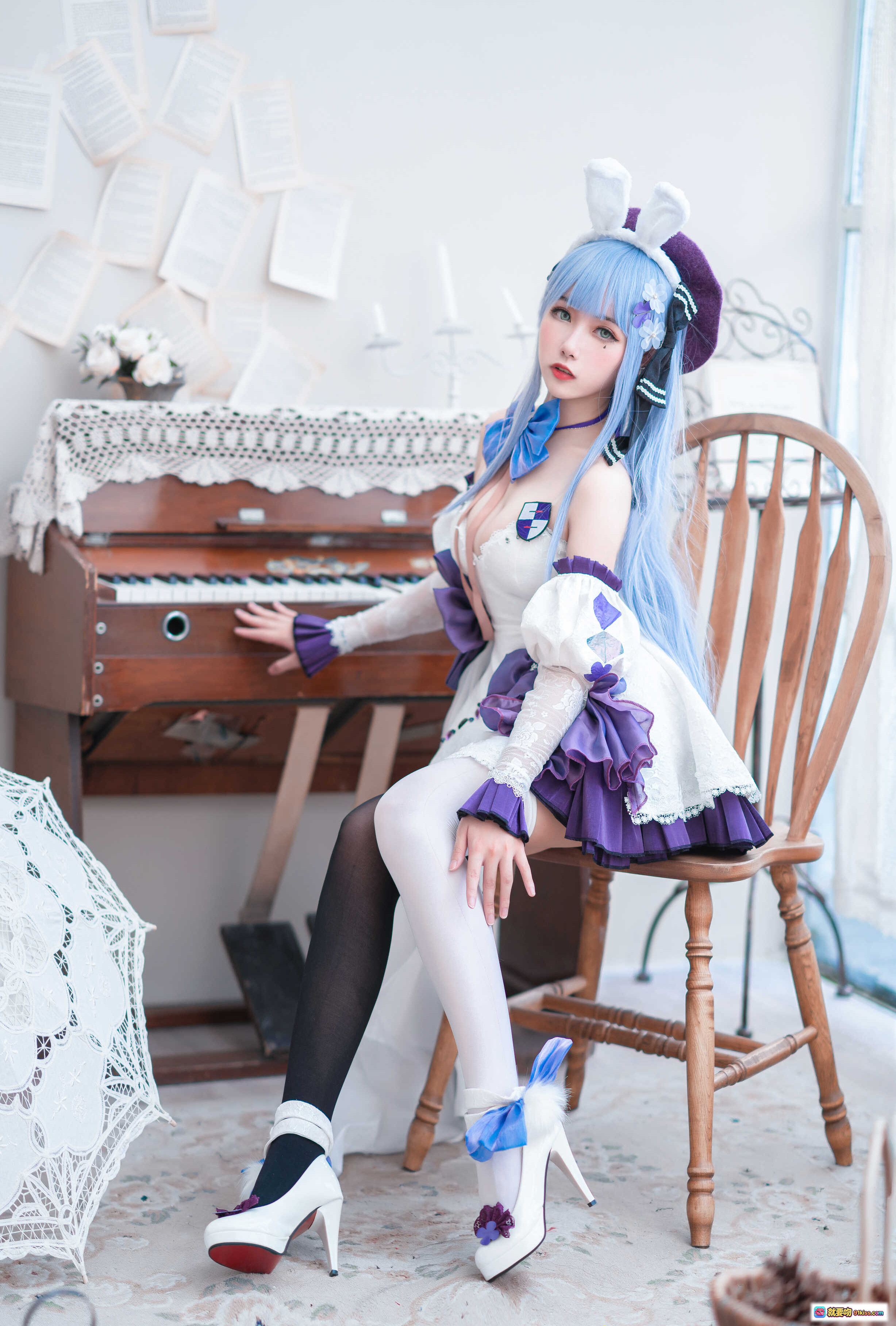 图片[5] - Momoko葵葵NO.014 HK416 Cosplay写真｜蓝发兔耳少女｜紫白洛丽塔裙装｜黑丝白袜高跟鞋｜精致花饰与蕾丝细节｜室内梦幻布景 - 就要吻