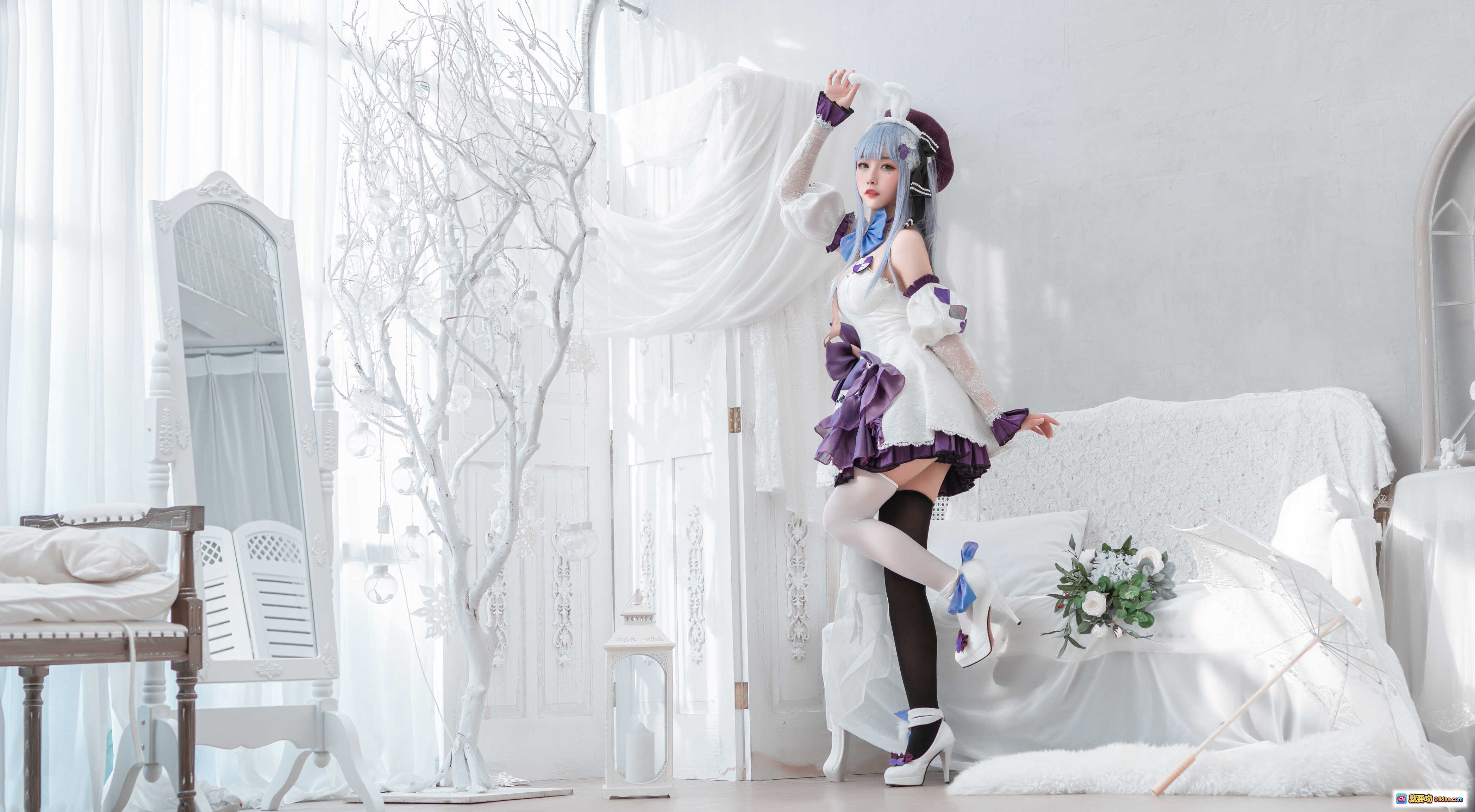 图片[7] - Momoko葵葵NO.014 HK416 Cosplay写真｜蓝发兔耳少女｜紫白洛丽塔裙装｜黑丝白袜高跟鞋｜精致花饰与蕾丝细节｜室内梦幻布景 - 就要吻