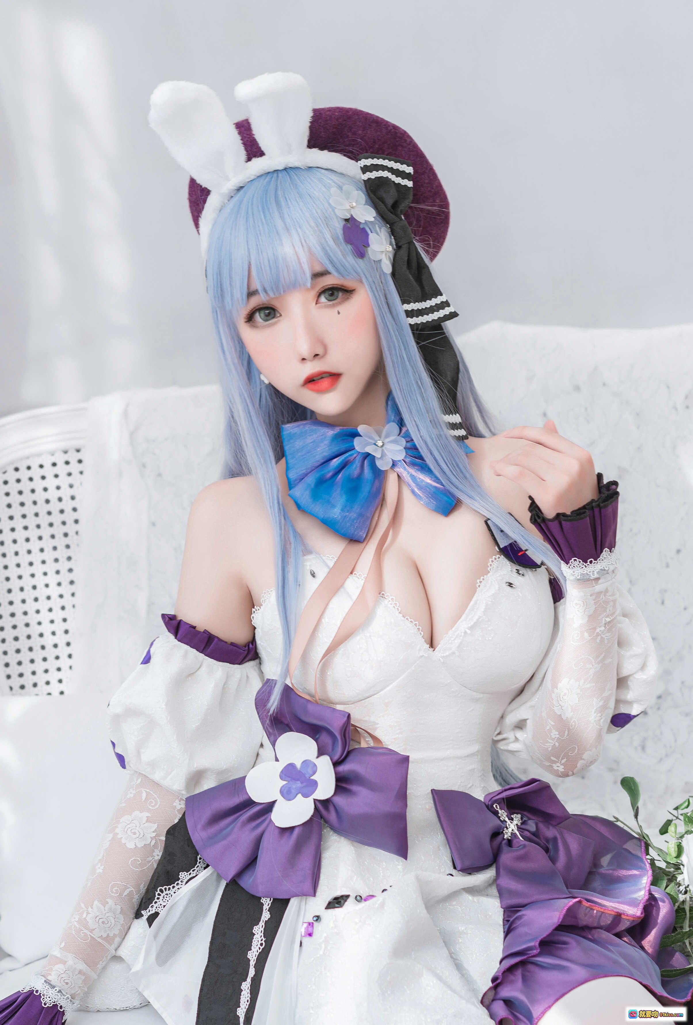 图片[8] - Momoko葵葵NO.014 HK416 Cosplay写真｜蓝发兔耳少女｜紫白洛丽塔裙装｜黑丝白袜高跟鞋｜精致花饰与蕾丝细节｜室内梦幻布景 - 就要吻