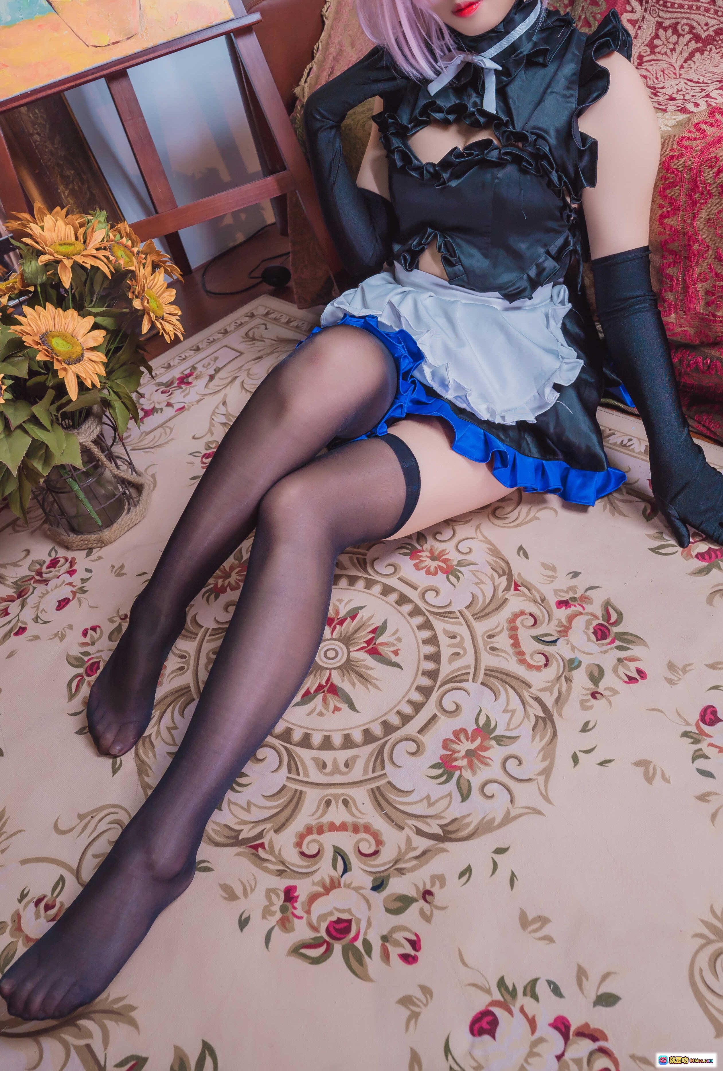 图片[6] - 墨玉-M 玛修女仆cos写真 | 黑色蕾丝女仆装+蓝白裙摆+黑丝长腿+粉色短发+复古沙发场景 | 40P高清美图 - 就要吻