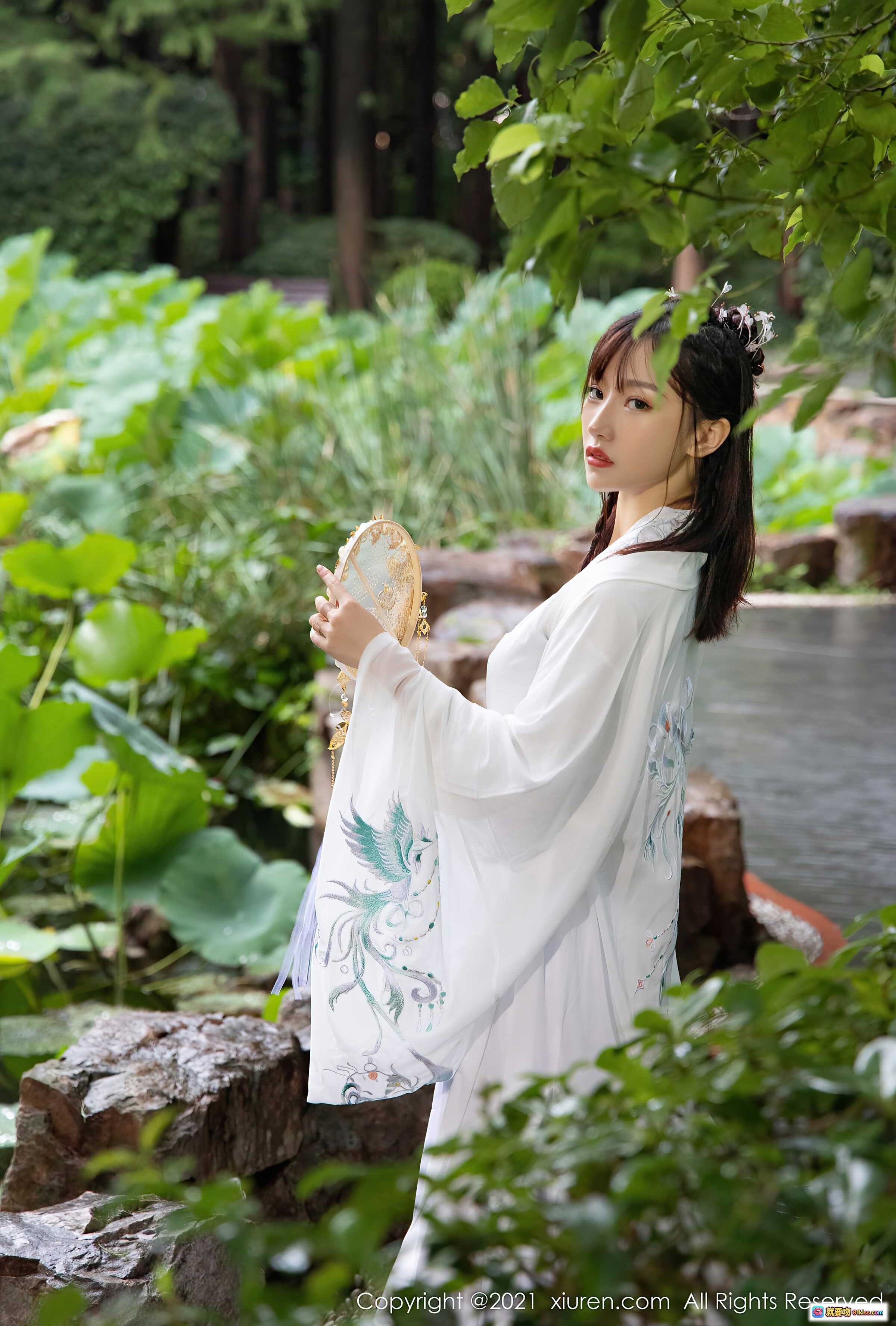 图片[3] - 西门小玉古装写真 | 白色汉服飘逸仙气 | 手持团扇园林外拍 | 秀人网2021精选古风美图 - 就要吻